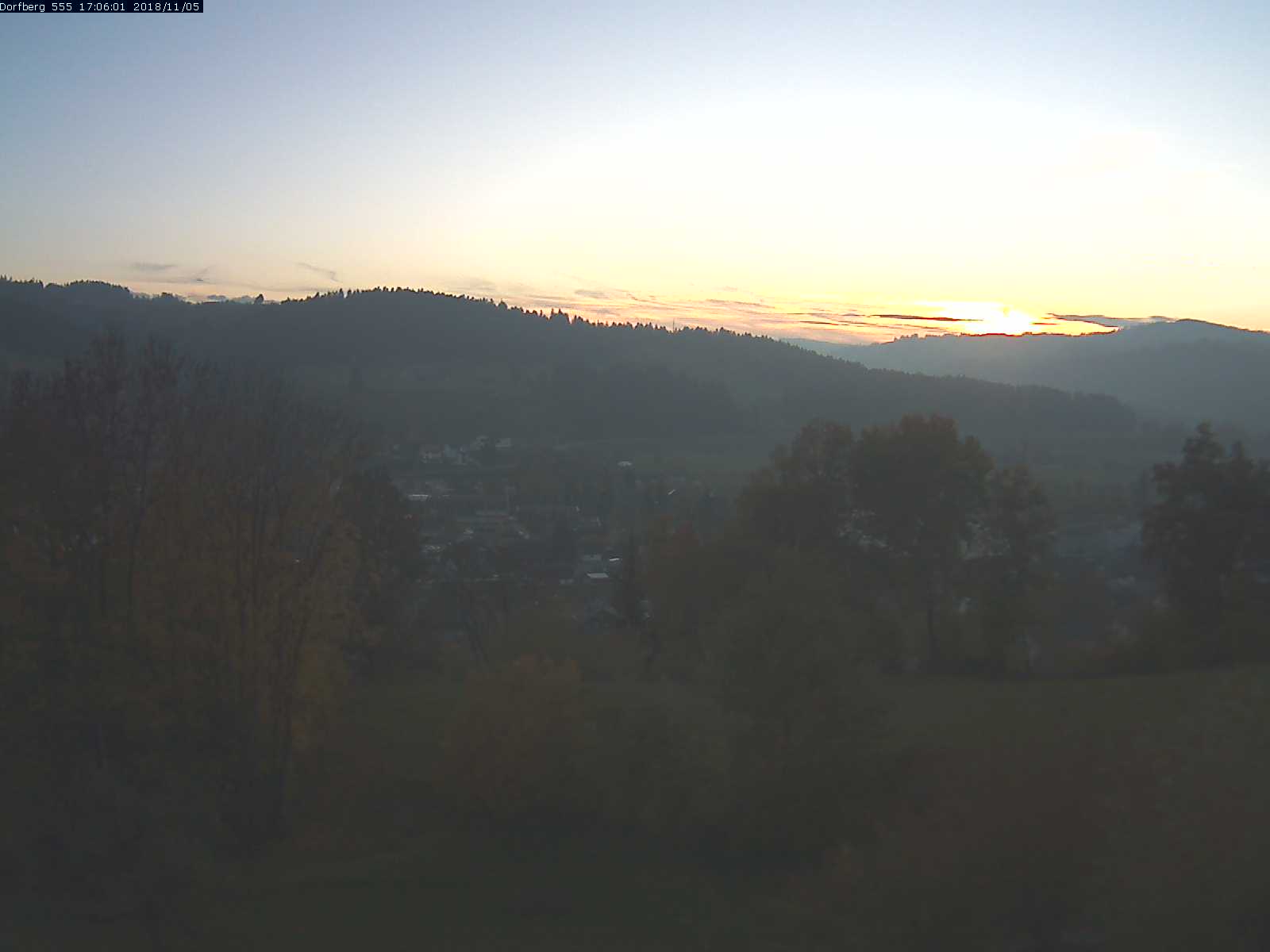 Webcam-Bild: Aussicht vom Dorfberg in Langnau 20181105-170601