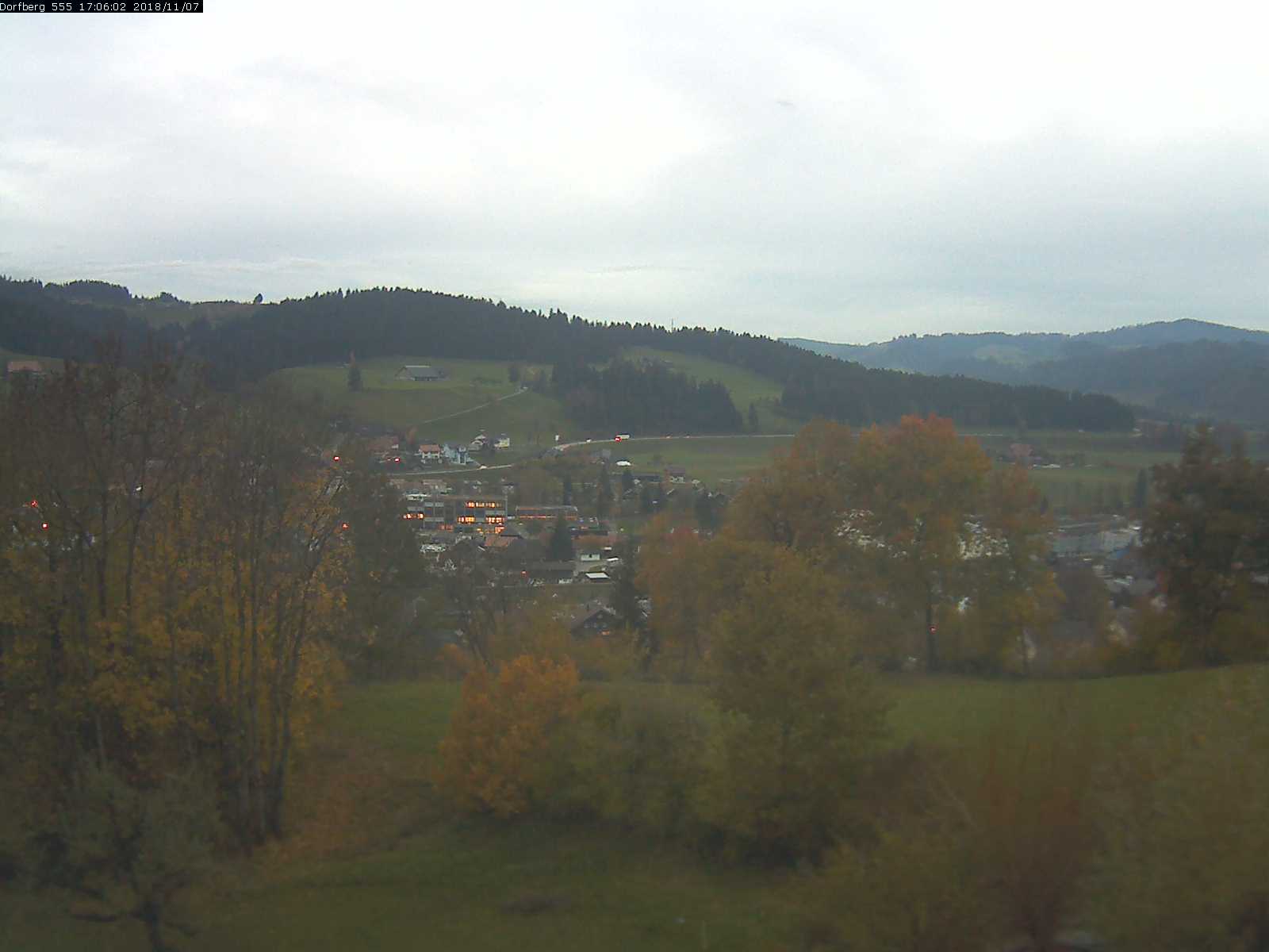 Webcam-Bild: Aussicht vom Dorfberg in Langnau 20181107-170602