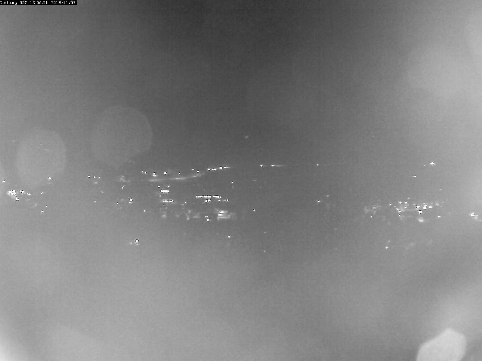 Webcam-Bild: Aussicht vom Dorfberg in Langnau 20181107-190601