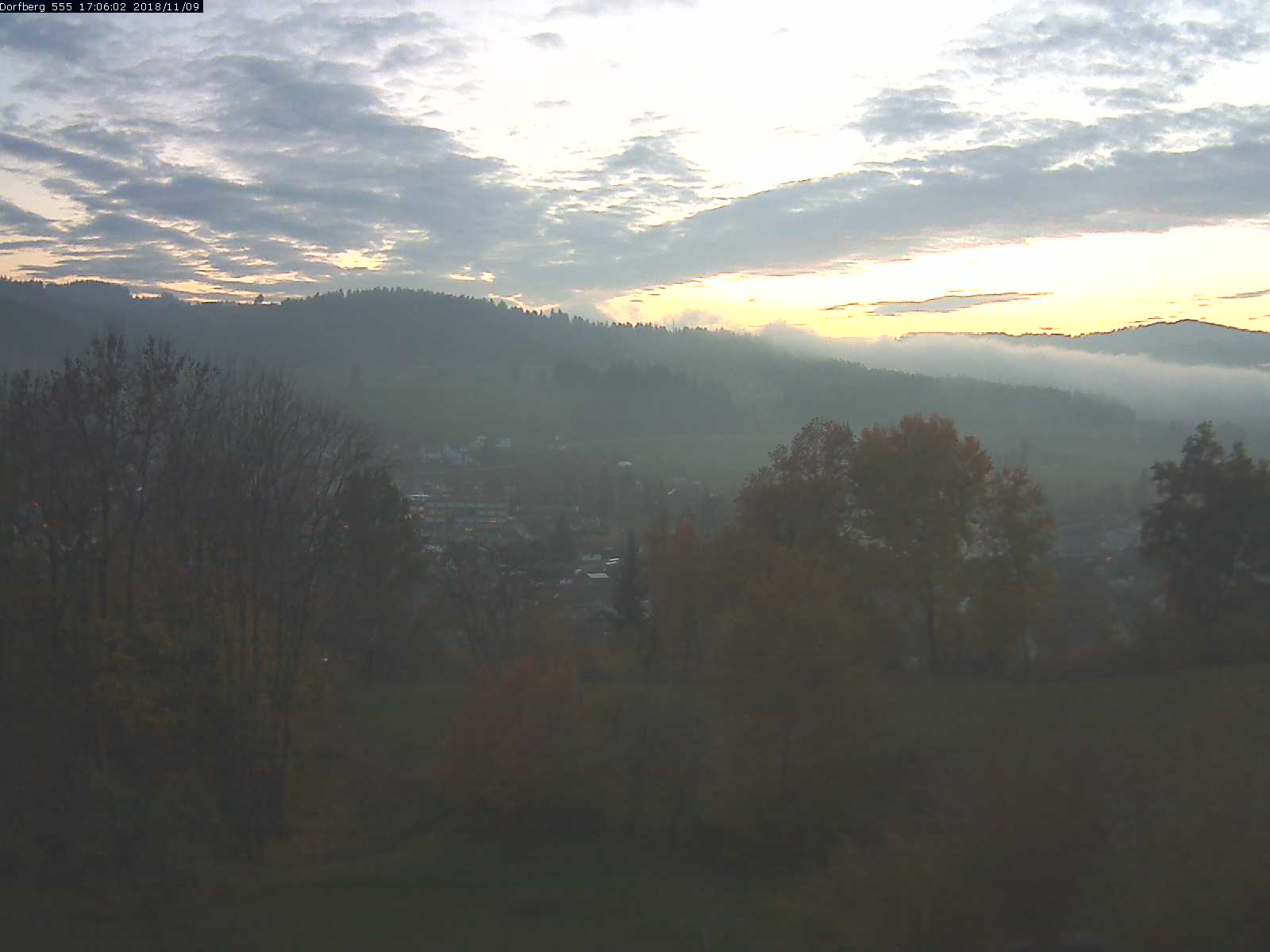 Webcam-Bild: Aussicht vom Dorfberg in Langnau 20181109-170601