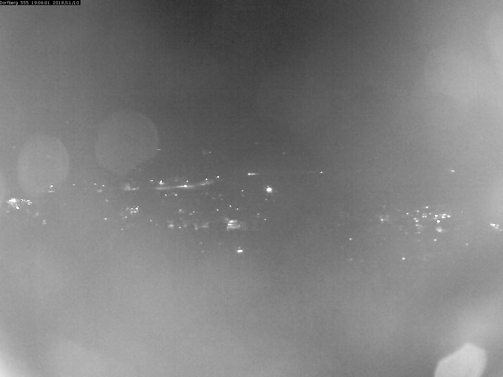 Webcam-Bild: Aussicht vom Dorfberg in Langnau 20181110-190601