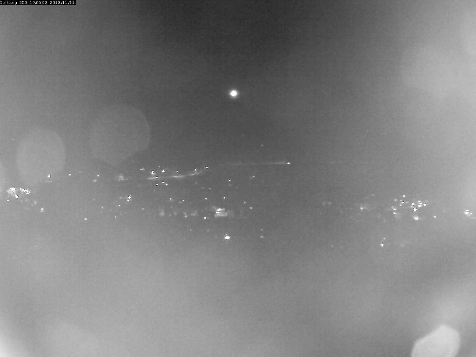 Webcam-Bild: Aussicht vom Dorfberg in Langnau 20181111-190601