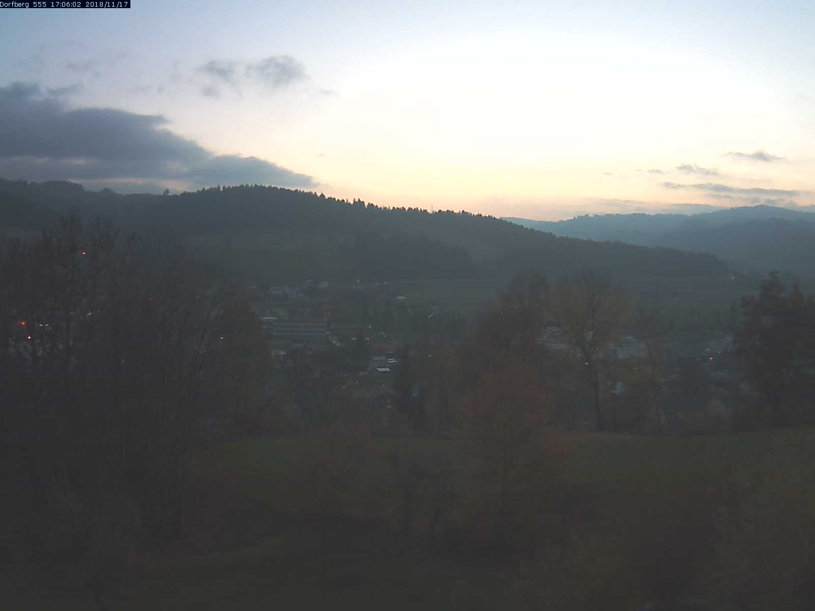 Webcam-Bild: Aussicht vom Dorfberg in Langnau 20181117-170601
