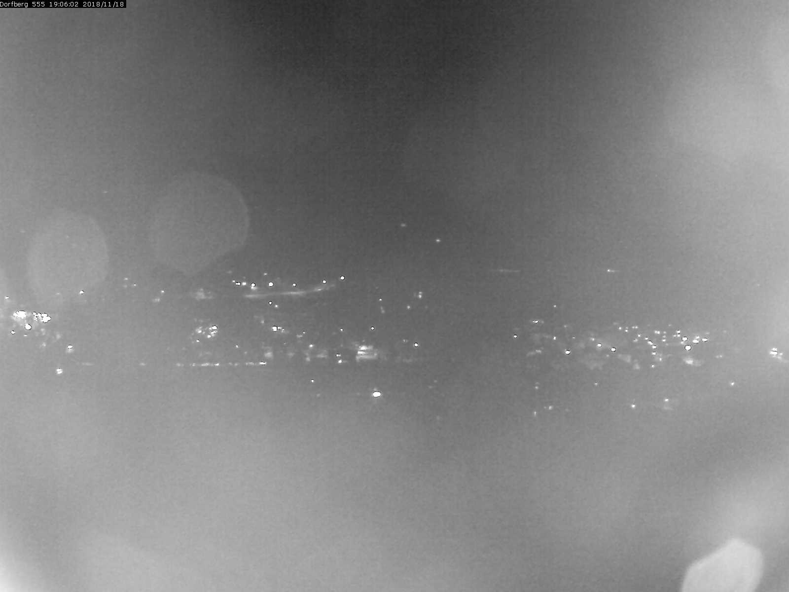 Webcam-Bild: Aussicht vom Dorfberg in Langnau 20181118-190601