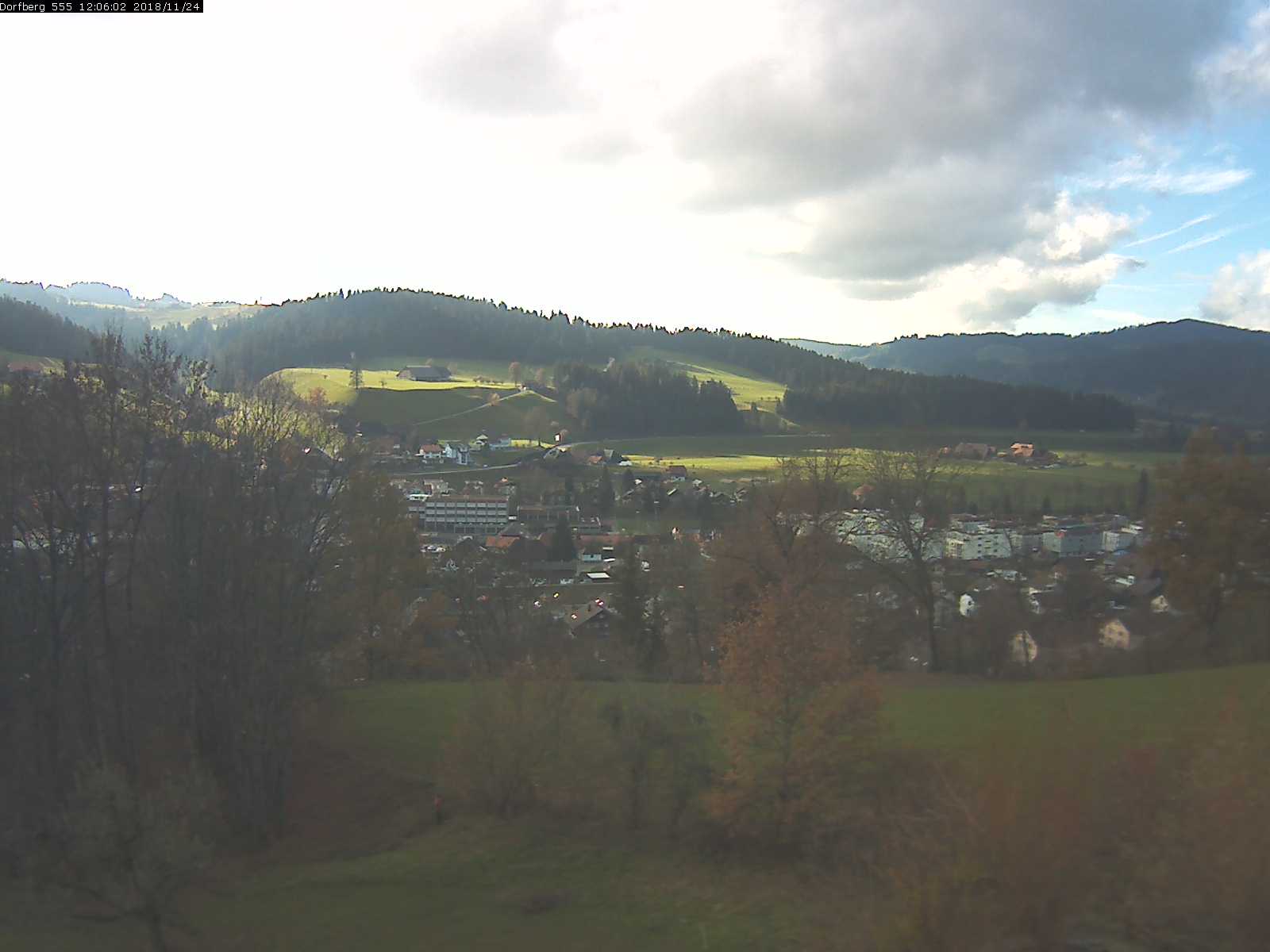 Webcam-Bild: Aussicht vom Dorfberg in Langnau 20181124-120601