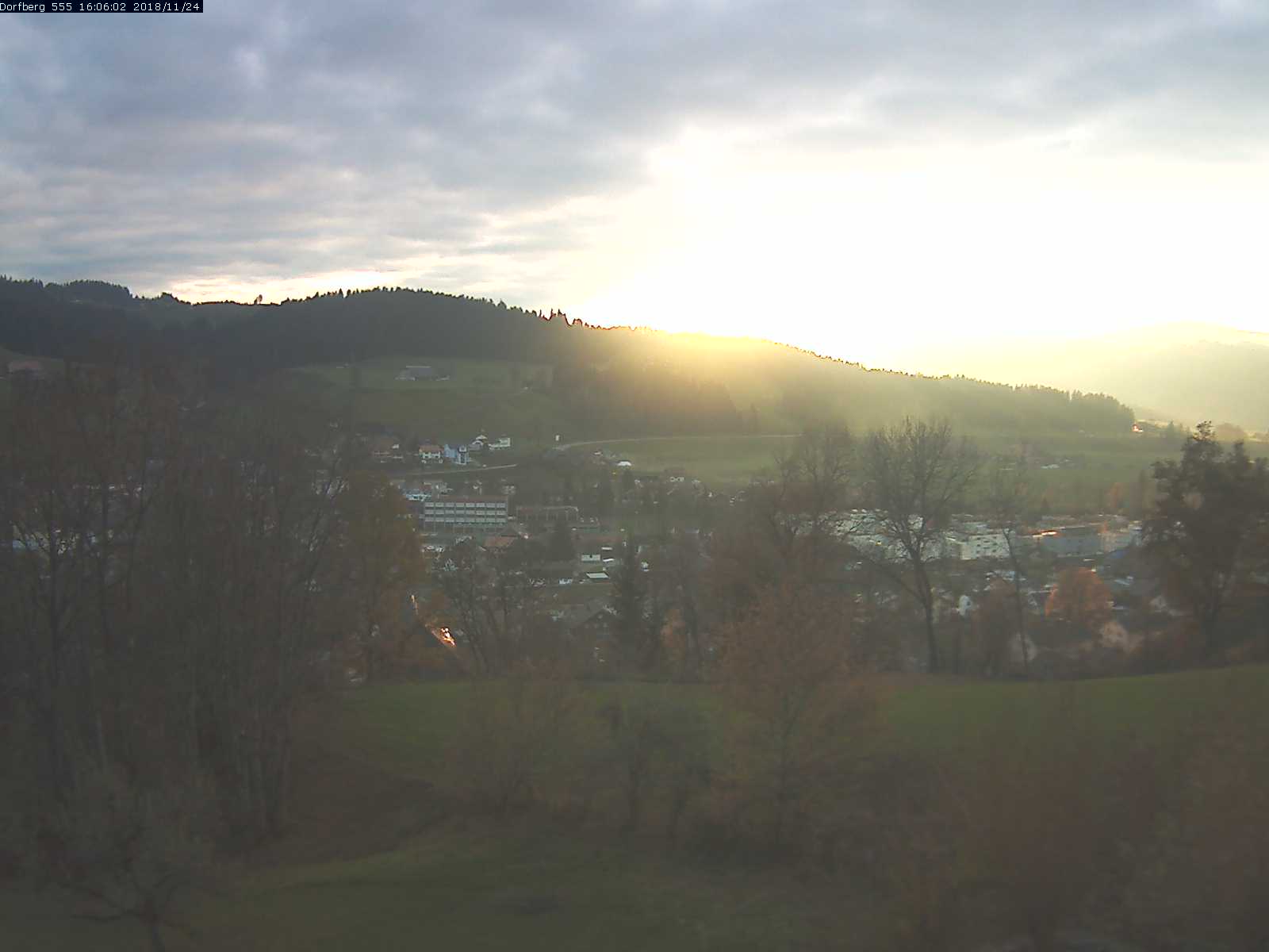 Webcam-Bild: Aussicht vom Dorfberg in Langnau 20181124-160602