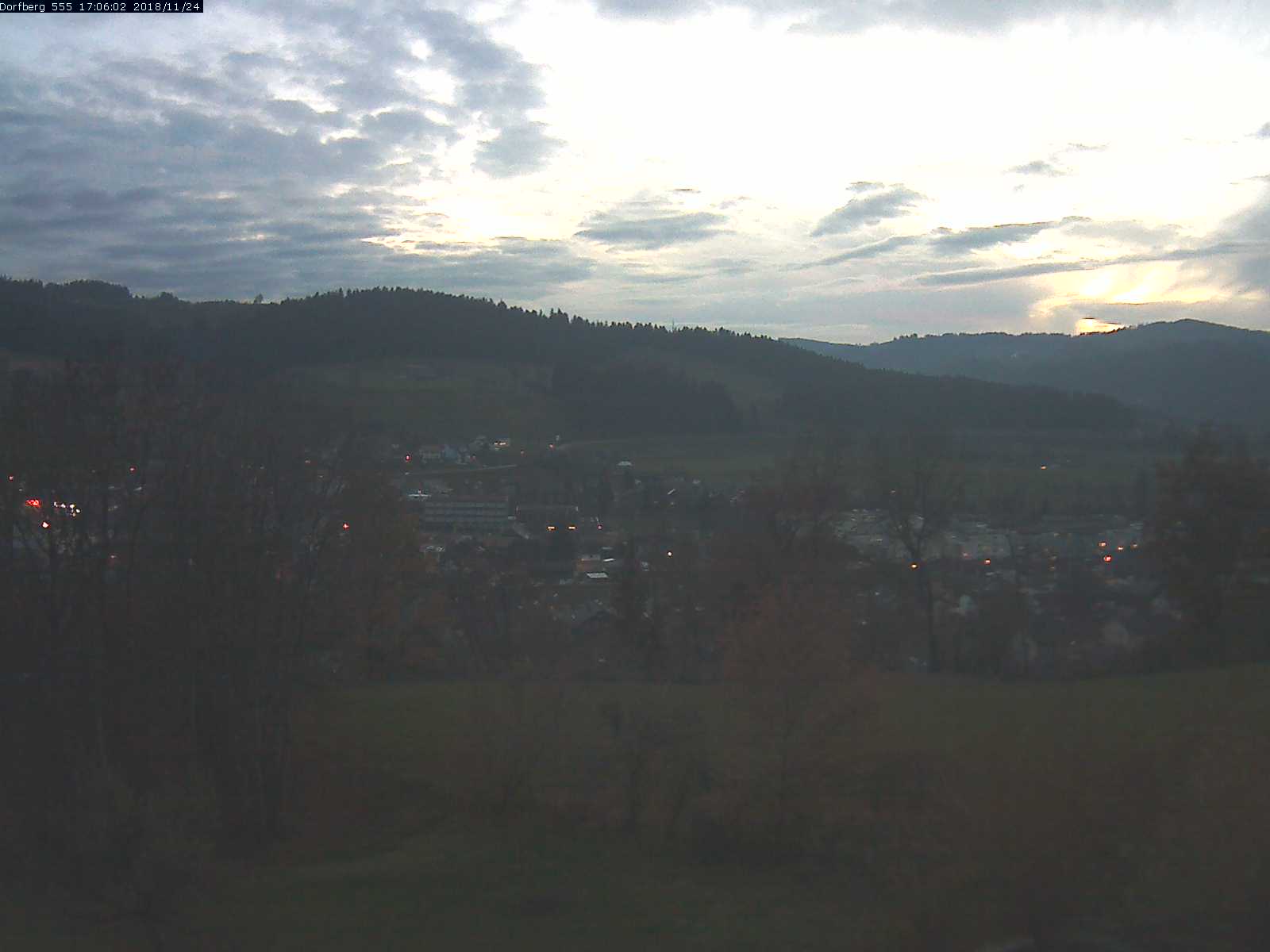 Webcam-Bild: Aussicht vom Dorfberg in Langnau 20181124-170601