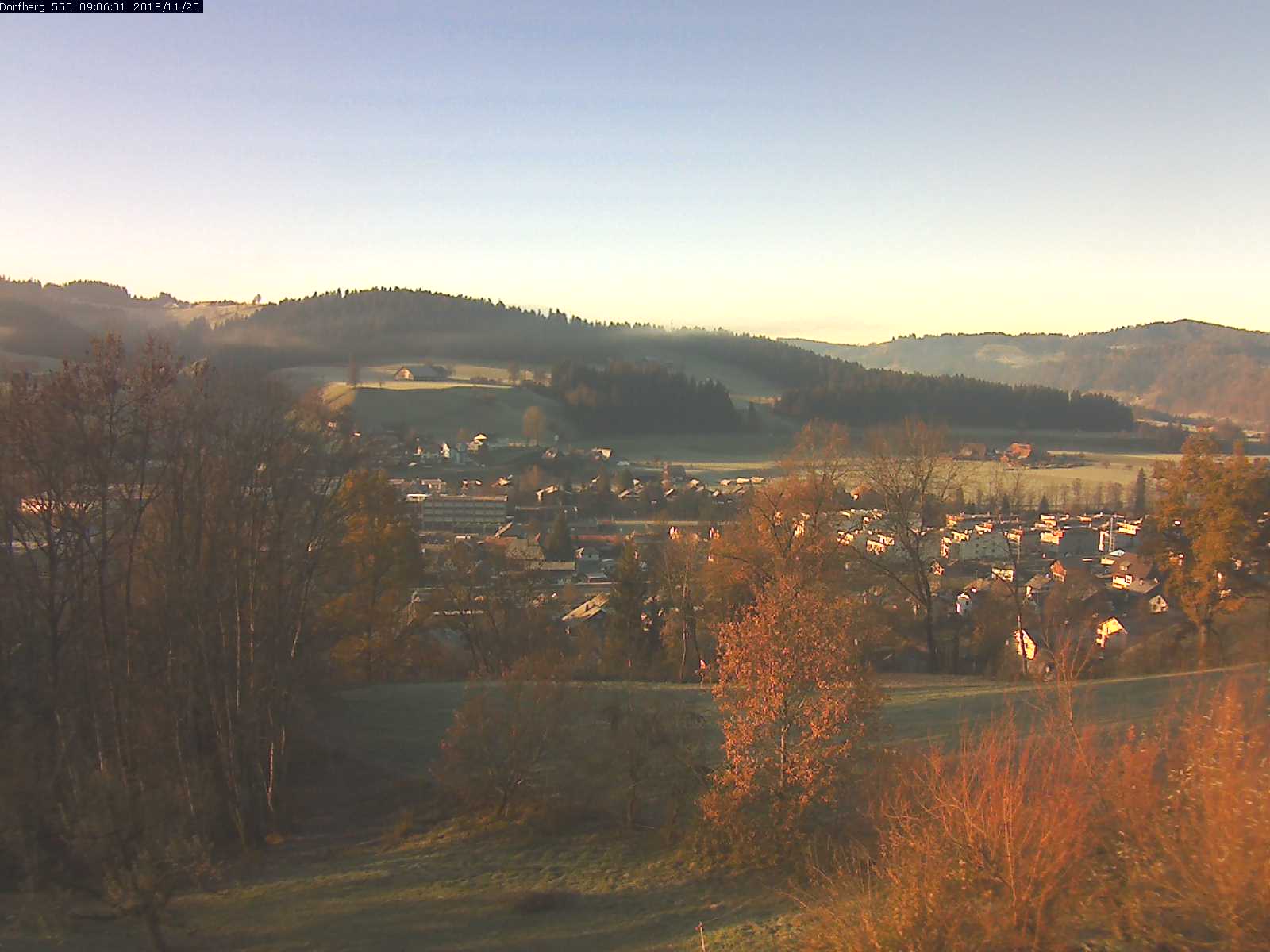 Webcam-Bild: Aussicht vom Dorfberg in Langnau 20181125-090601