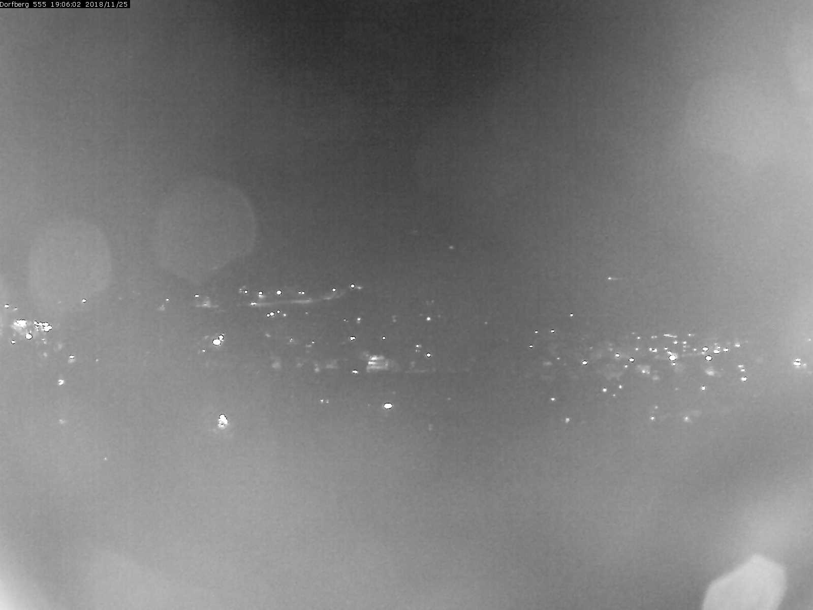 Webcam-Bild: Aussicht vom Dorfberg in Langnau 20181125-190601