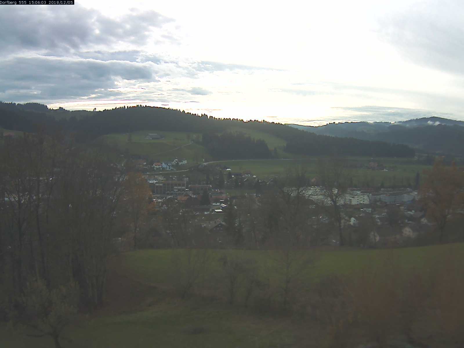 Webcam-Bild: Aussicht vom Dorfberg in Langnau 20181205-150601