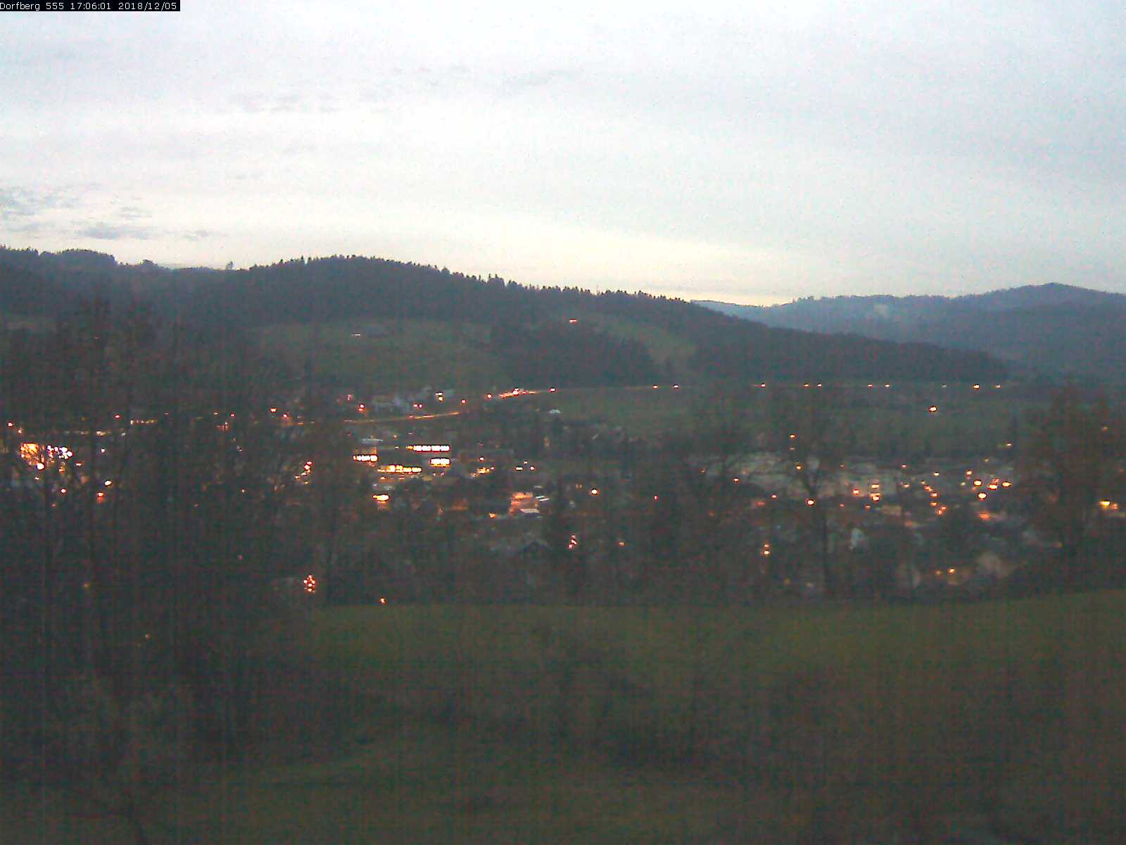 Webcam-Bild: Aussicht vom Dorfberg in Langnau 20181205-170601