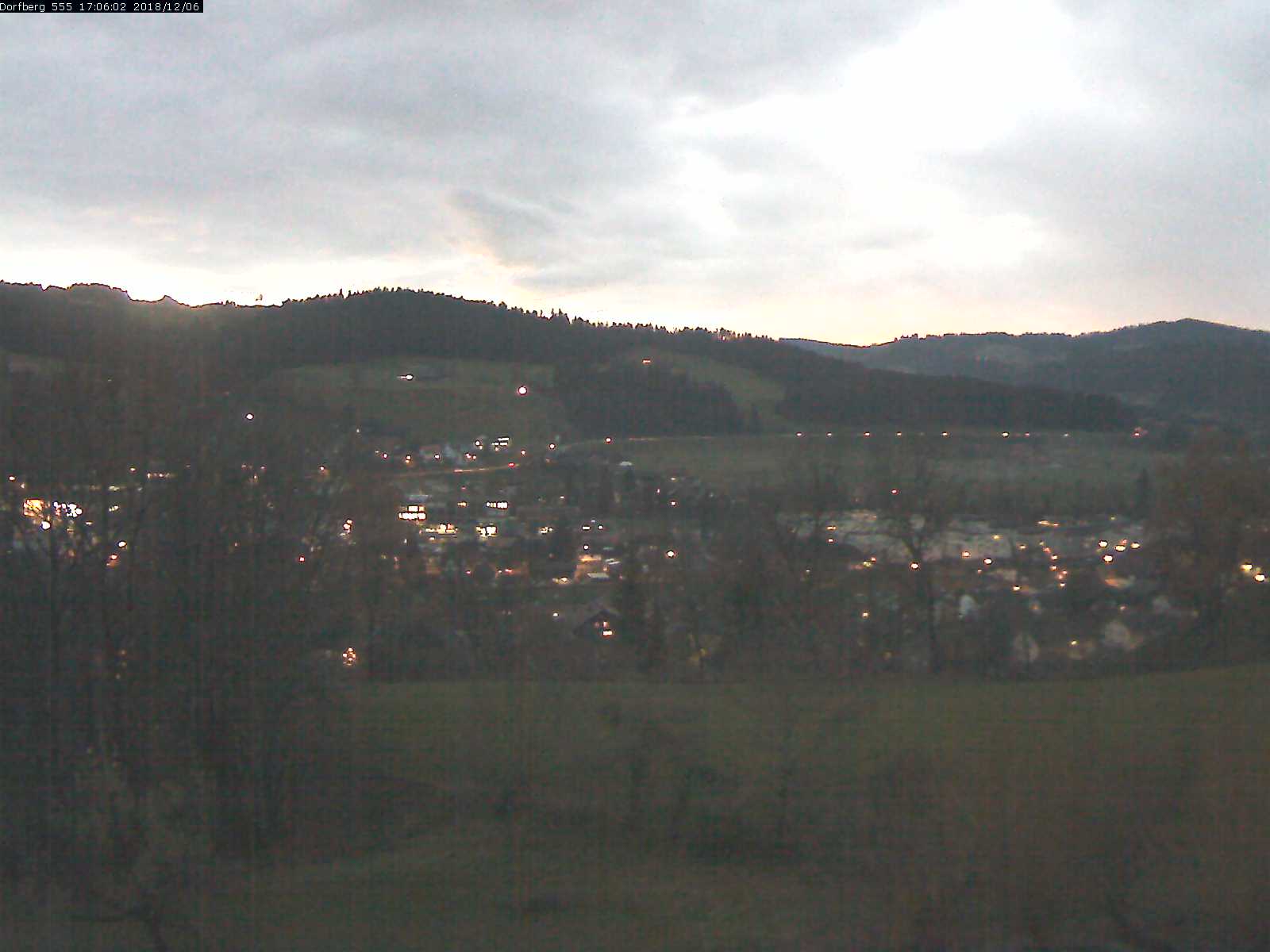 Webcam-Bild: Aussicht vom Dorfberg in Langnau 20181206-170601
