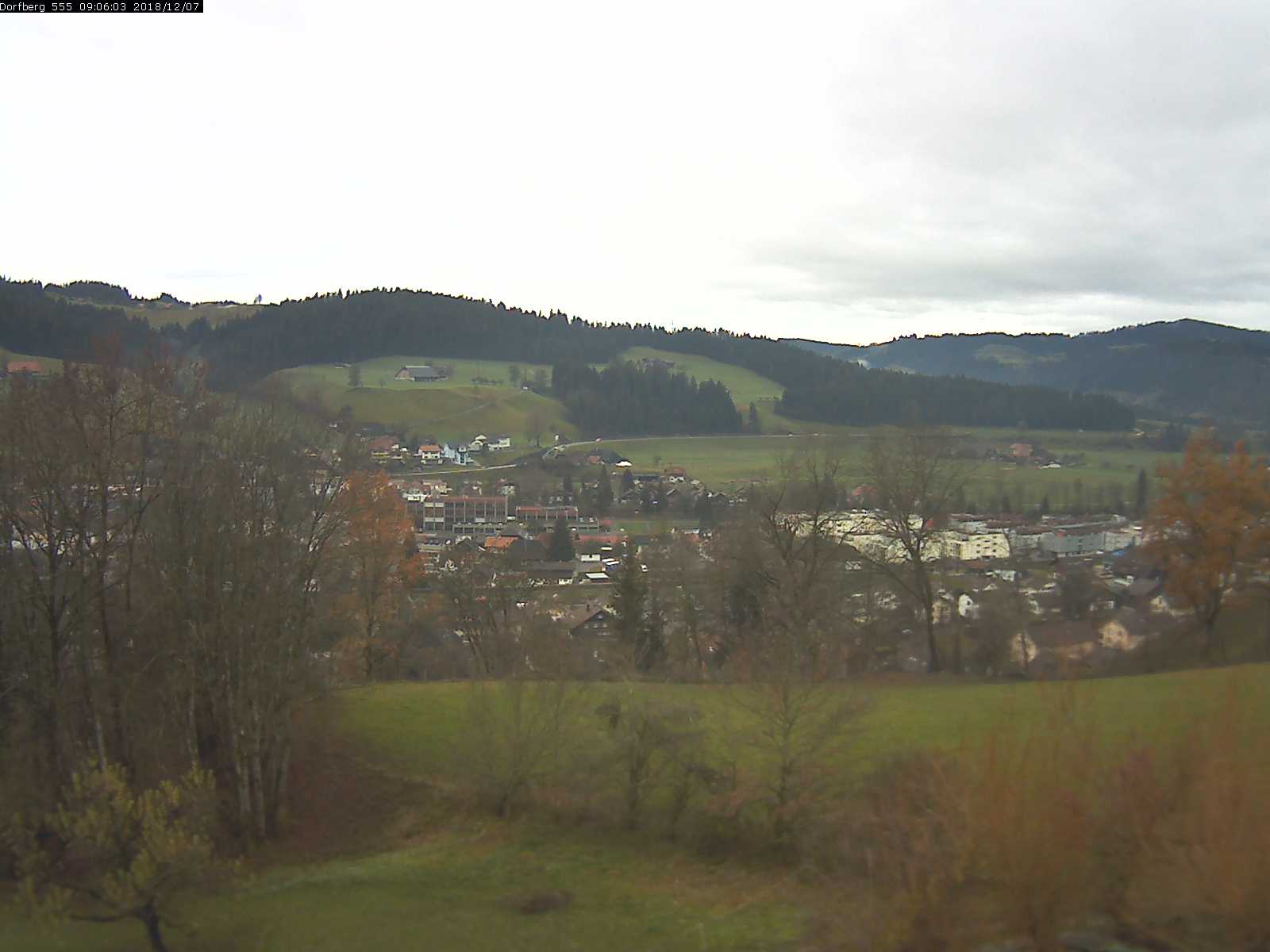 Webcam-Bild: Aussicht vom Dorfberg in Langnau 20181207-090601