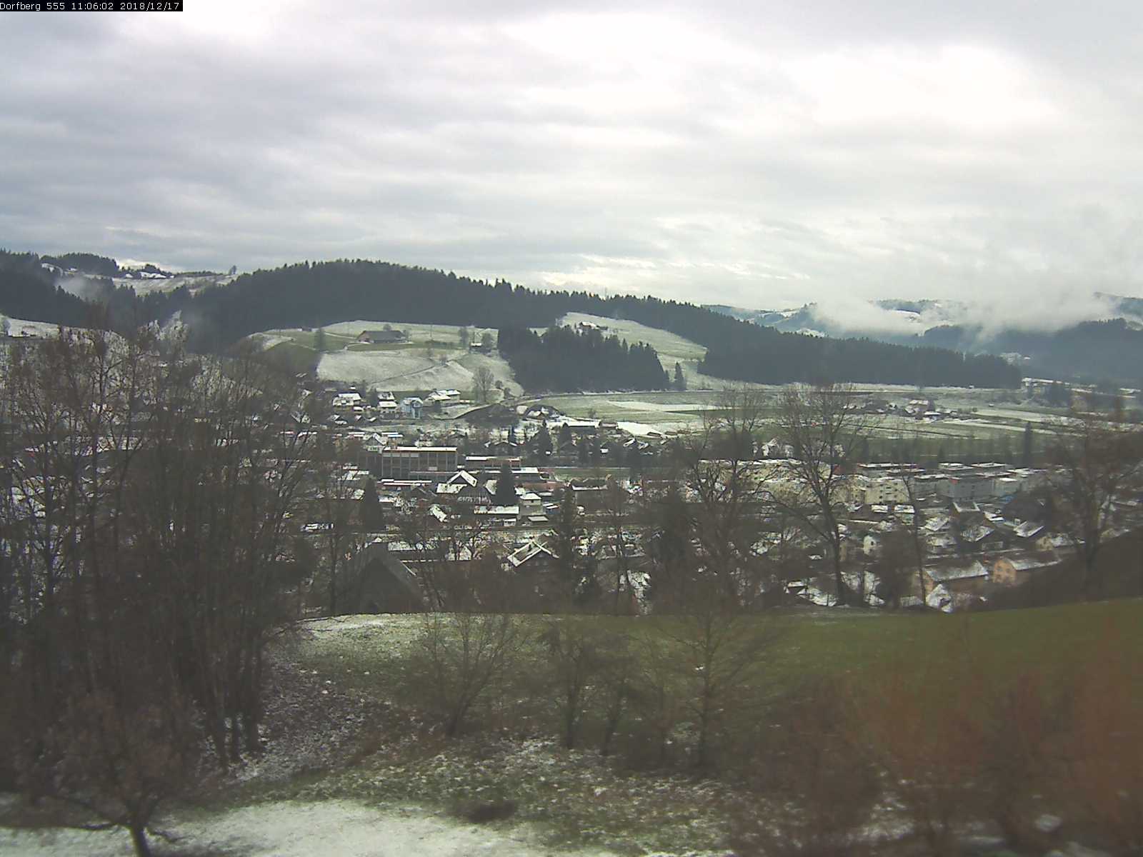 Webcam-Bild: Aussicht vom Dorfberg in Langnau 20181217-110601