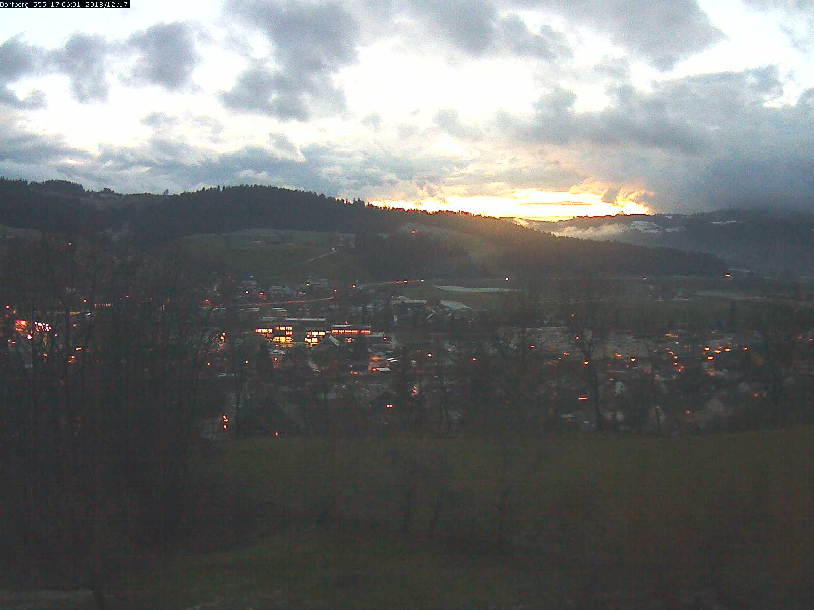 Webcam-Bild: Aussicht vom Dorfberg in Langnau 20181217-170601