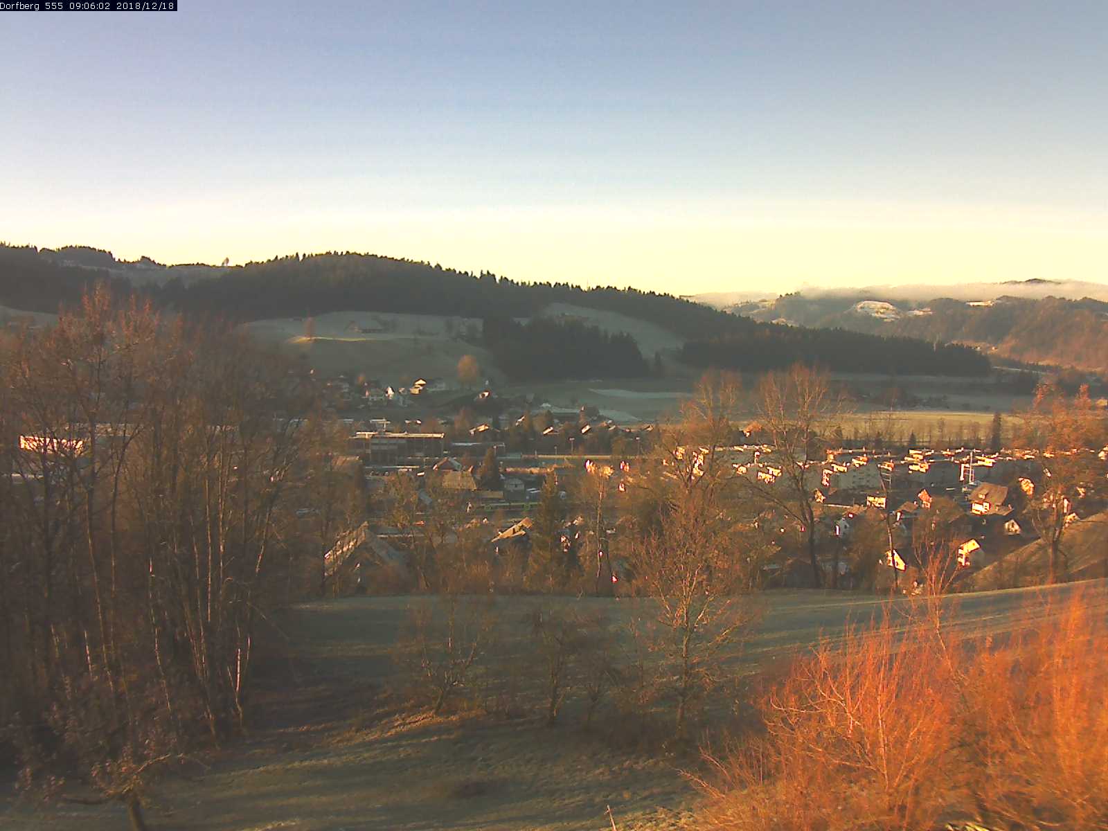 Webcam-Bild: Aussicht vom Dorfberg in Langnau 20181218-090601