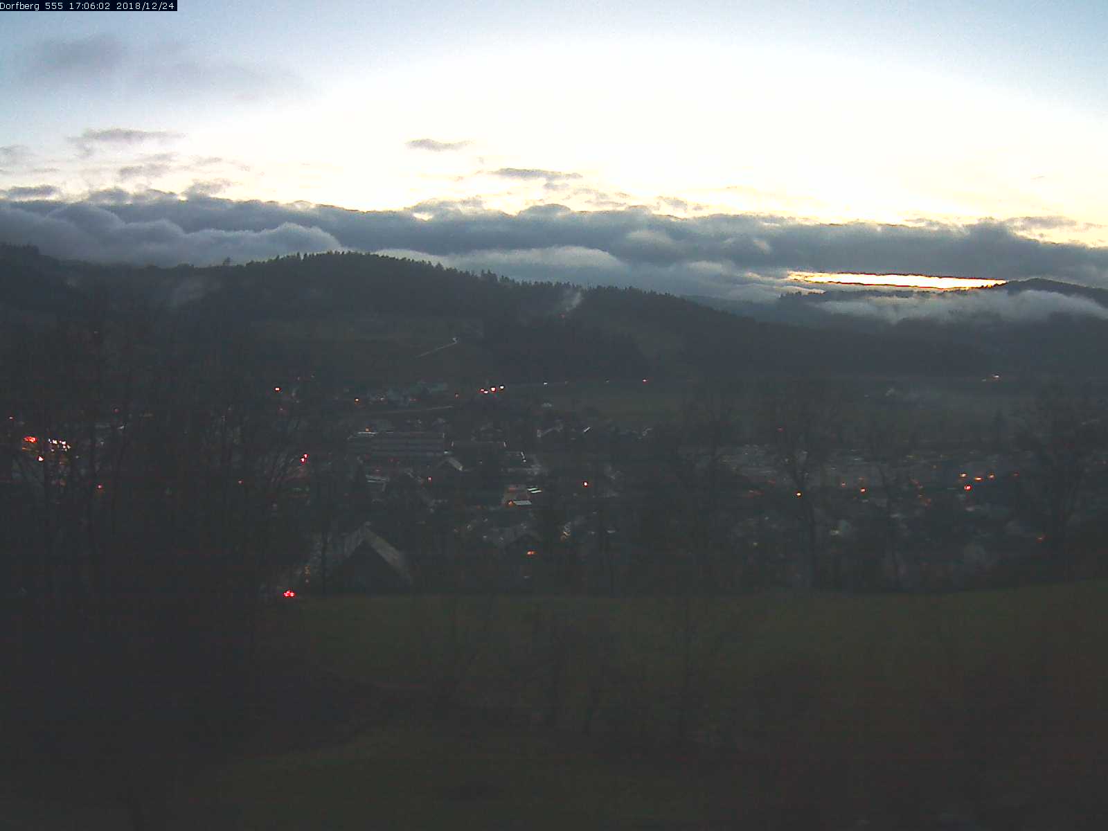 Webcam-Bild: Aussicht vom Dorfberg in Langnau 20181224-170601
