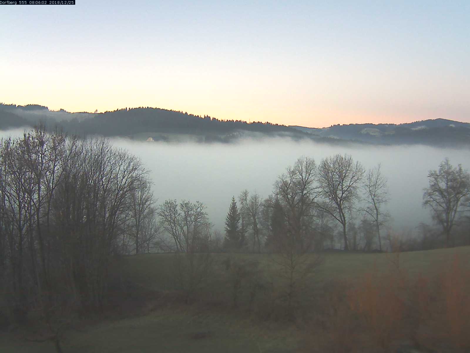 Webcam-Bild: Aussicht vom Dorfberg in Langnau 20181225-080601