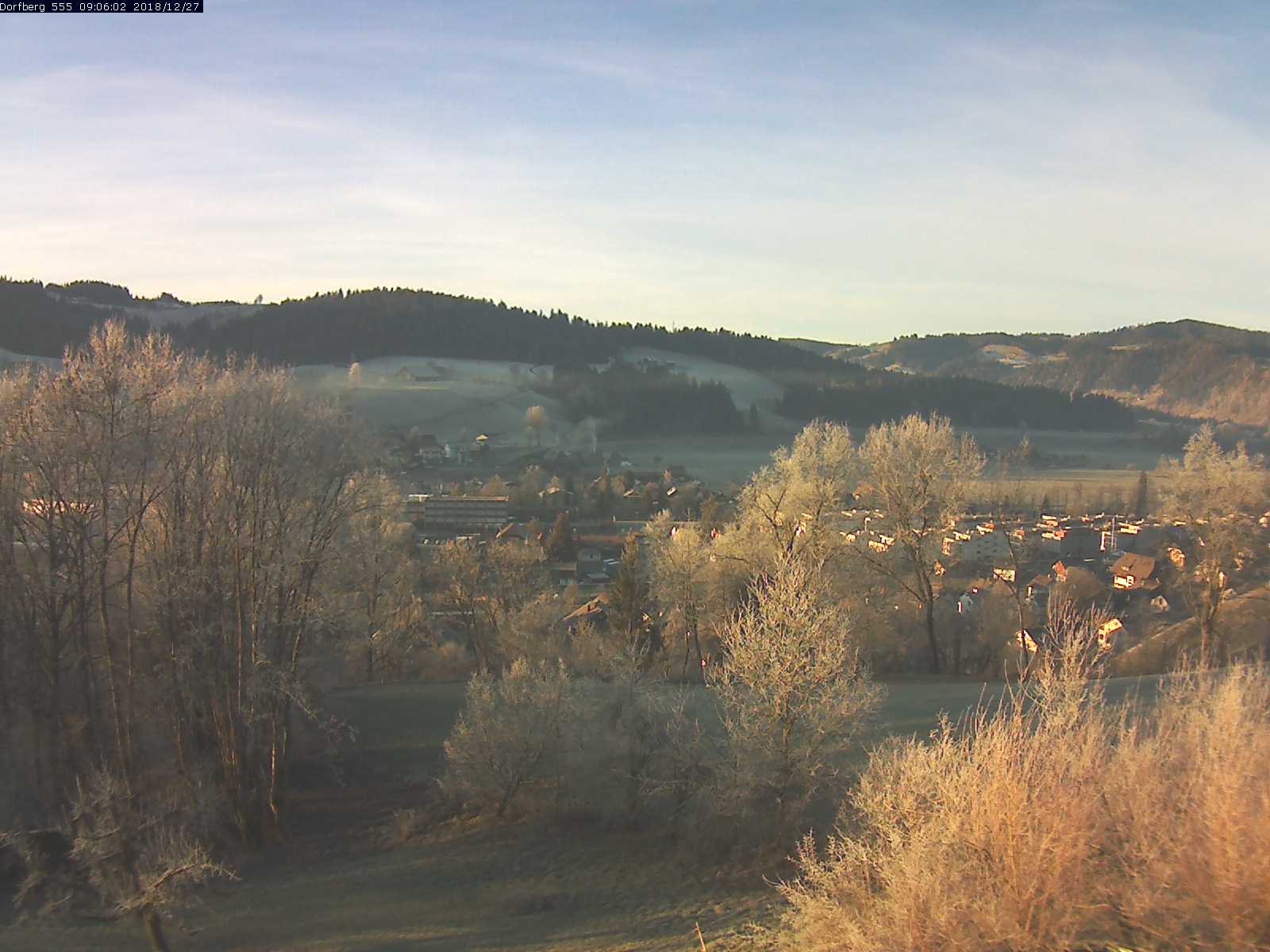 Webcam-Bild: Aussicht vom Dorfberg in Langnau 20181227-090601