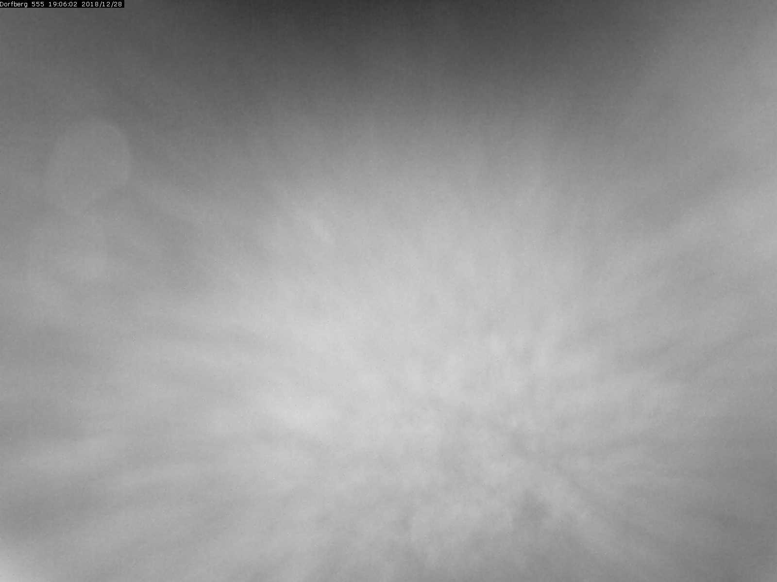 Webcam-Bild: Aussicht vom Dorfberg in Langnau 20181228-190601
