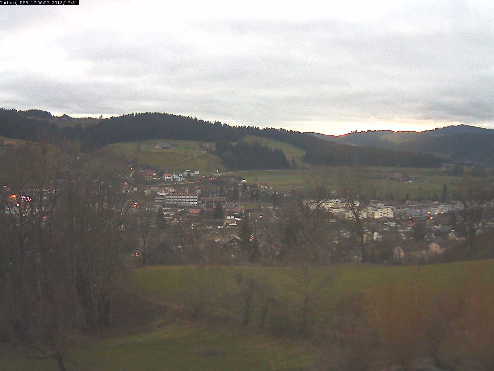 Webcam-Bild: Aussicht vom Dorfberg in Langnau 20181231-170601