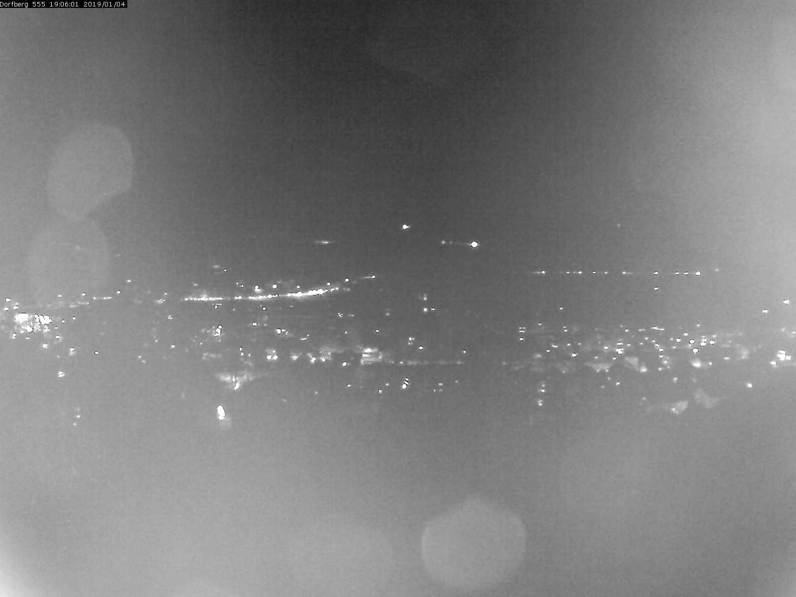 Webcam-Bild: Aussicht vom Dorfberg in Langnau 20190104-190601