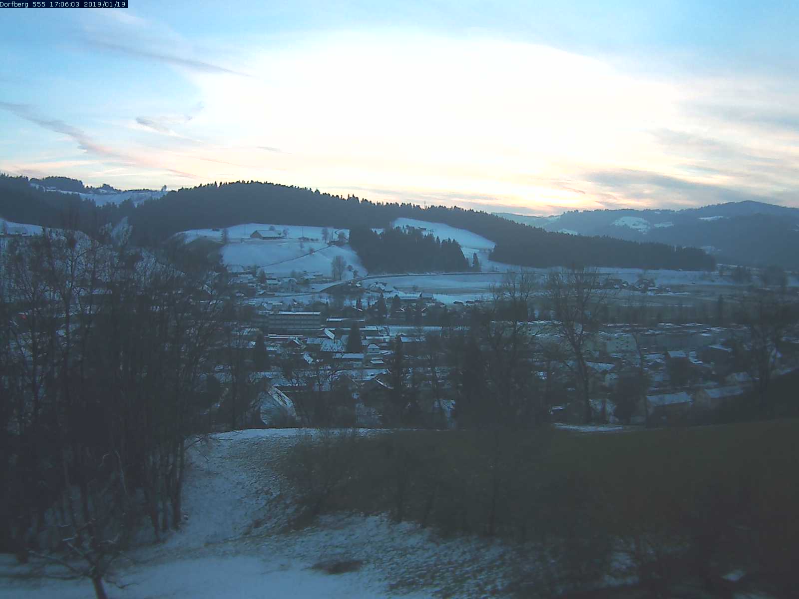 Webcam-Bild: Aussicht vom Dorfberg in Langnau 20190119-170601