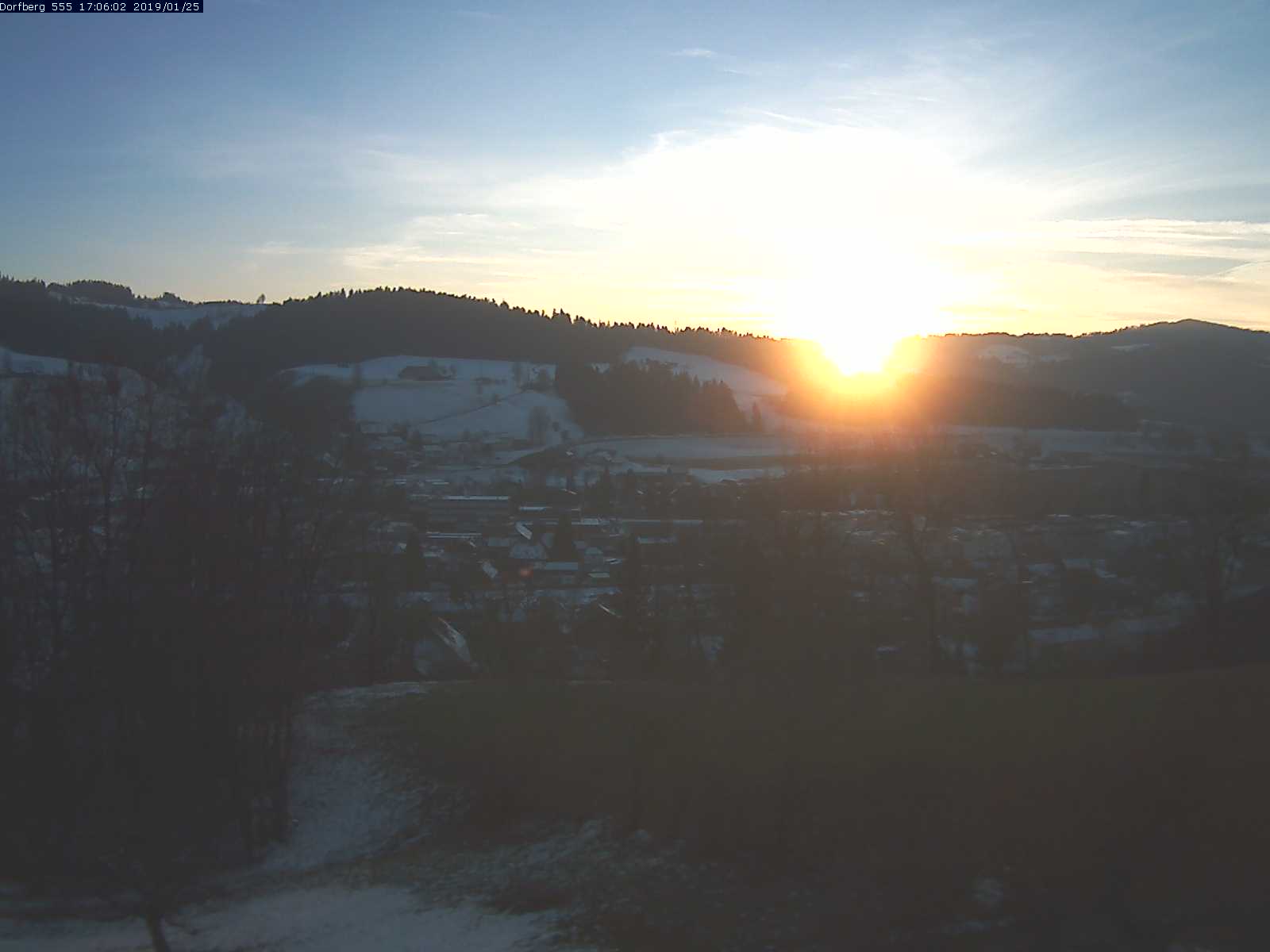 Webcam-Bild: Aussicht vom Dorfberg in Langnau 20190125-170601