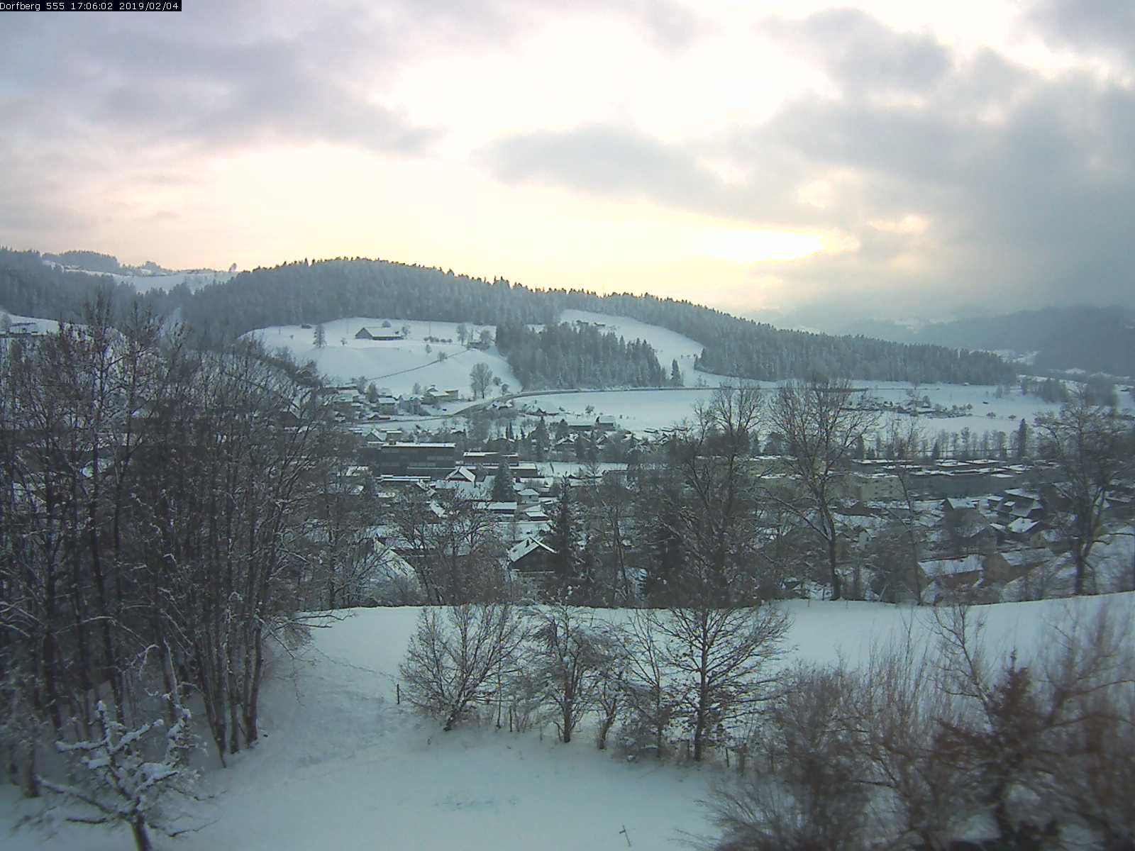 Webcam-Bild: Aussicht vom Dorfberg in Langnau 20190204-170601