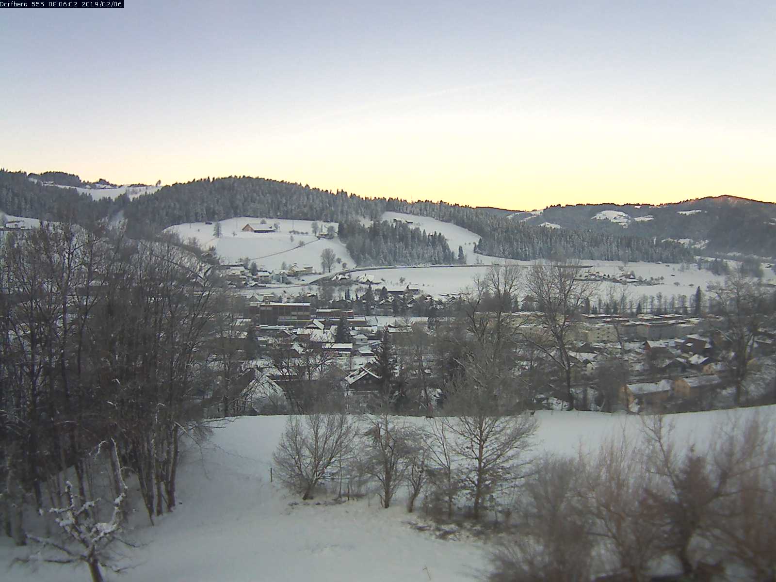 Webcam-Bild: Aussicht vom Dorfberg in Langnau 20190206-080601