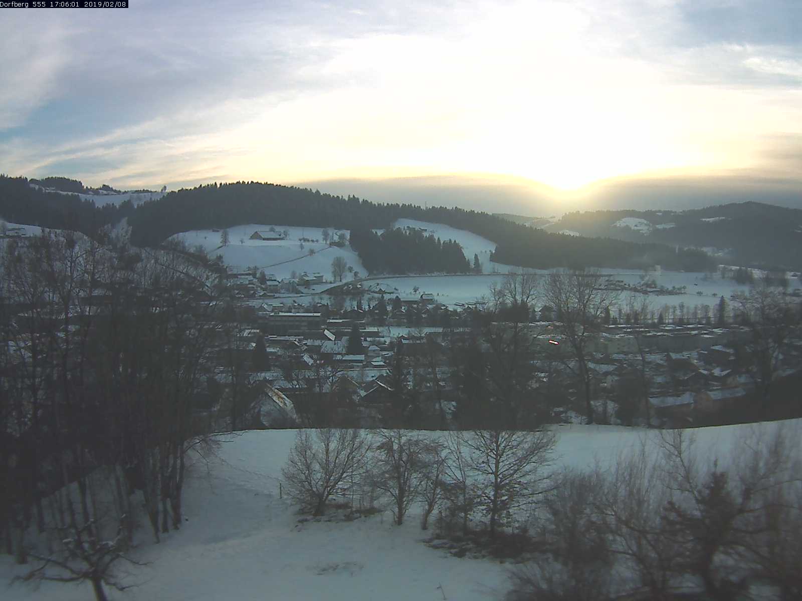 Webcam-Bild: Aussicht vom Dorfberg in Langnau 20190208-170601
