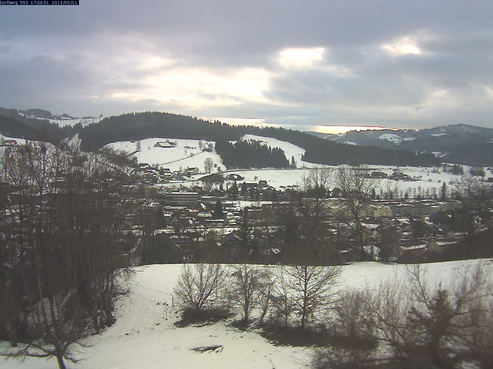 Webcam-Bild: Aussicht vom Dorfberg in Langnau 20190211-170601