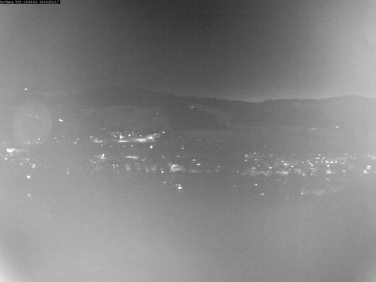 Webcam-Bild: Aussicht vom Dorfberg in Langnau 20190217-190601