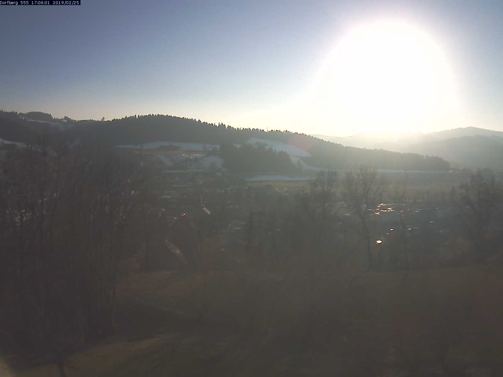 Webcam-Bild: Aussicht vom Dorfberg in Langnau 20190225-170601