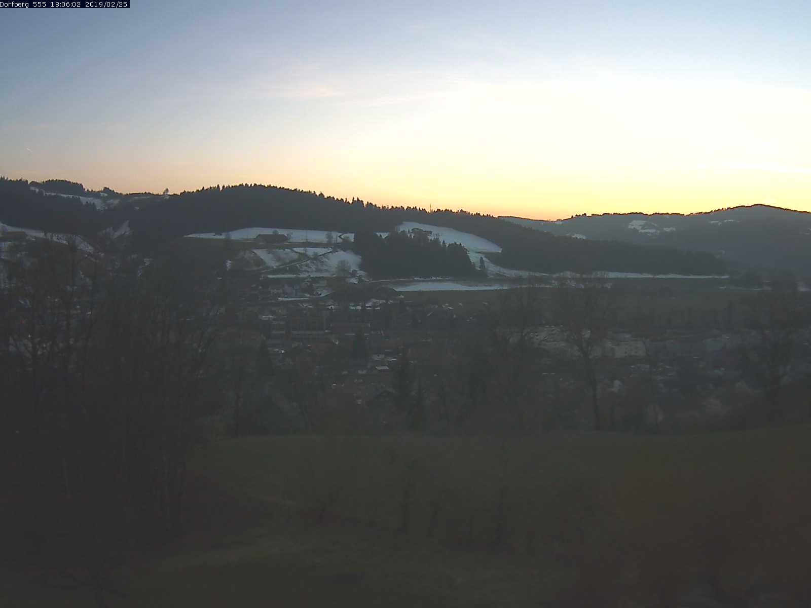 Webcam-Bild: Aussicht vom Dorfberg in Langnau 20190225-180601