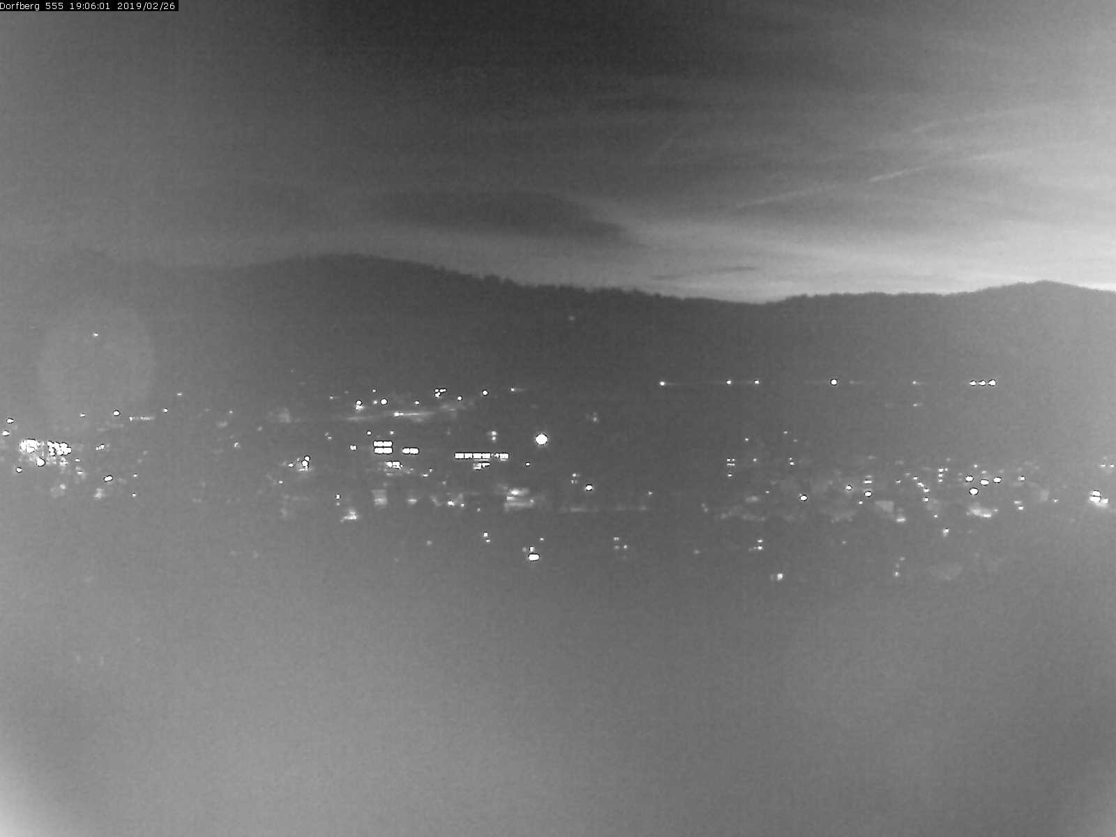 Webcam-Bild: Aussicht vom Dorfberg in Langnau 20190226-190601