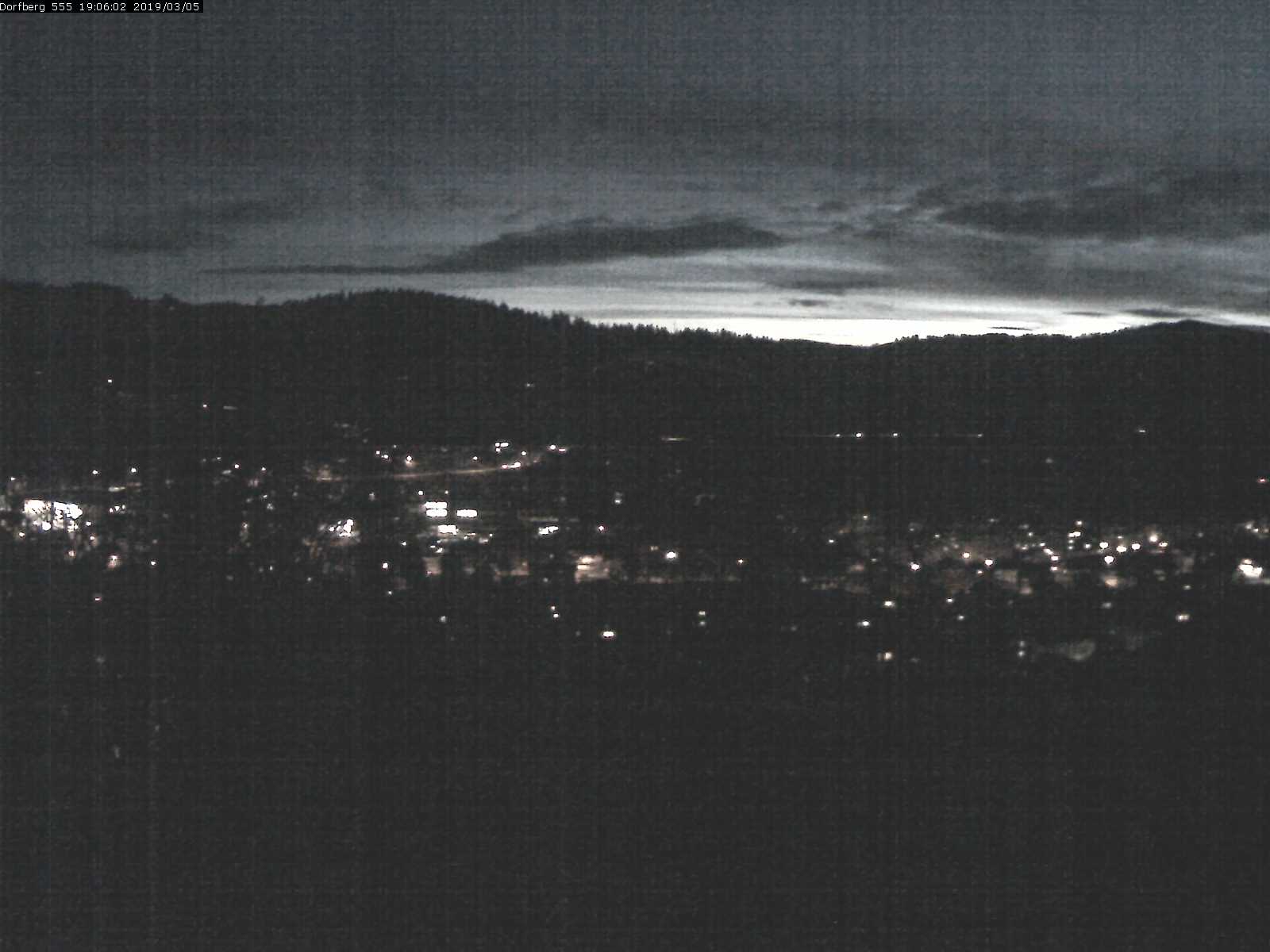 Webcam-Bild: Aussicht vom Dorfberg in Langnau 20190305-190601