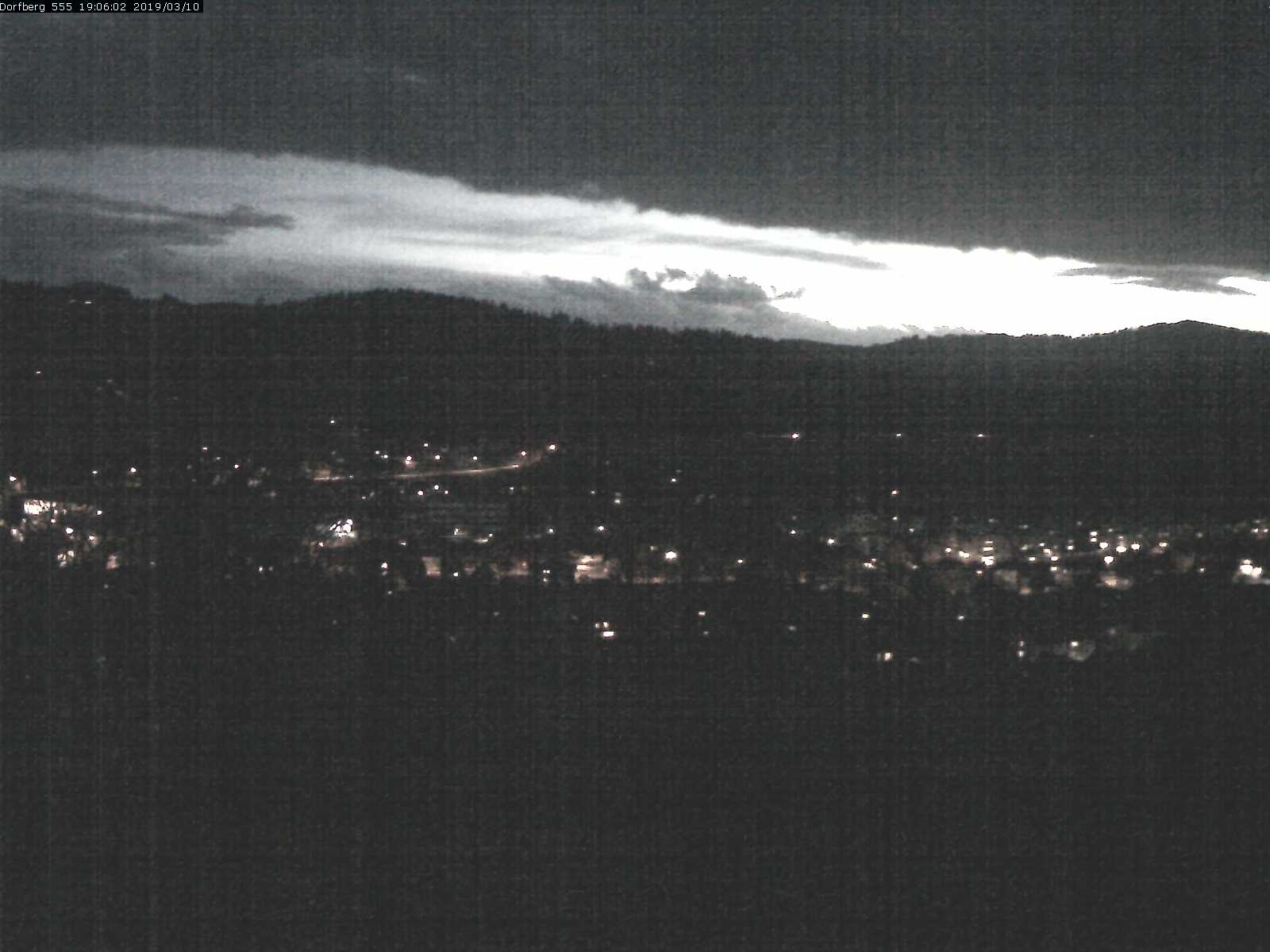 Webcam-Bild: Aussicht vom Dorfberg in Langnau 20190310-190601