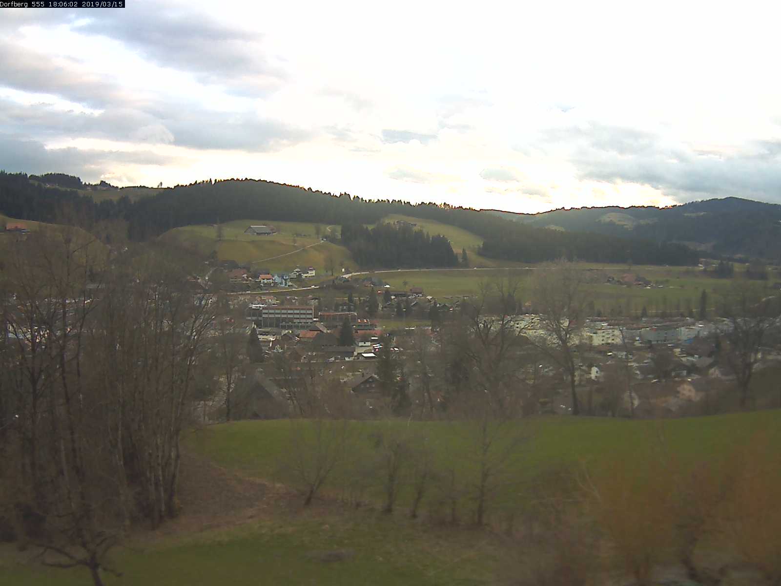 Webcam-Bild: Aussicht vom Dorfberg in Langnau 20190315-180601