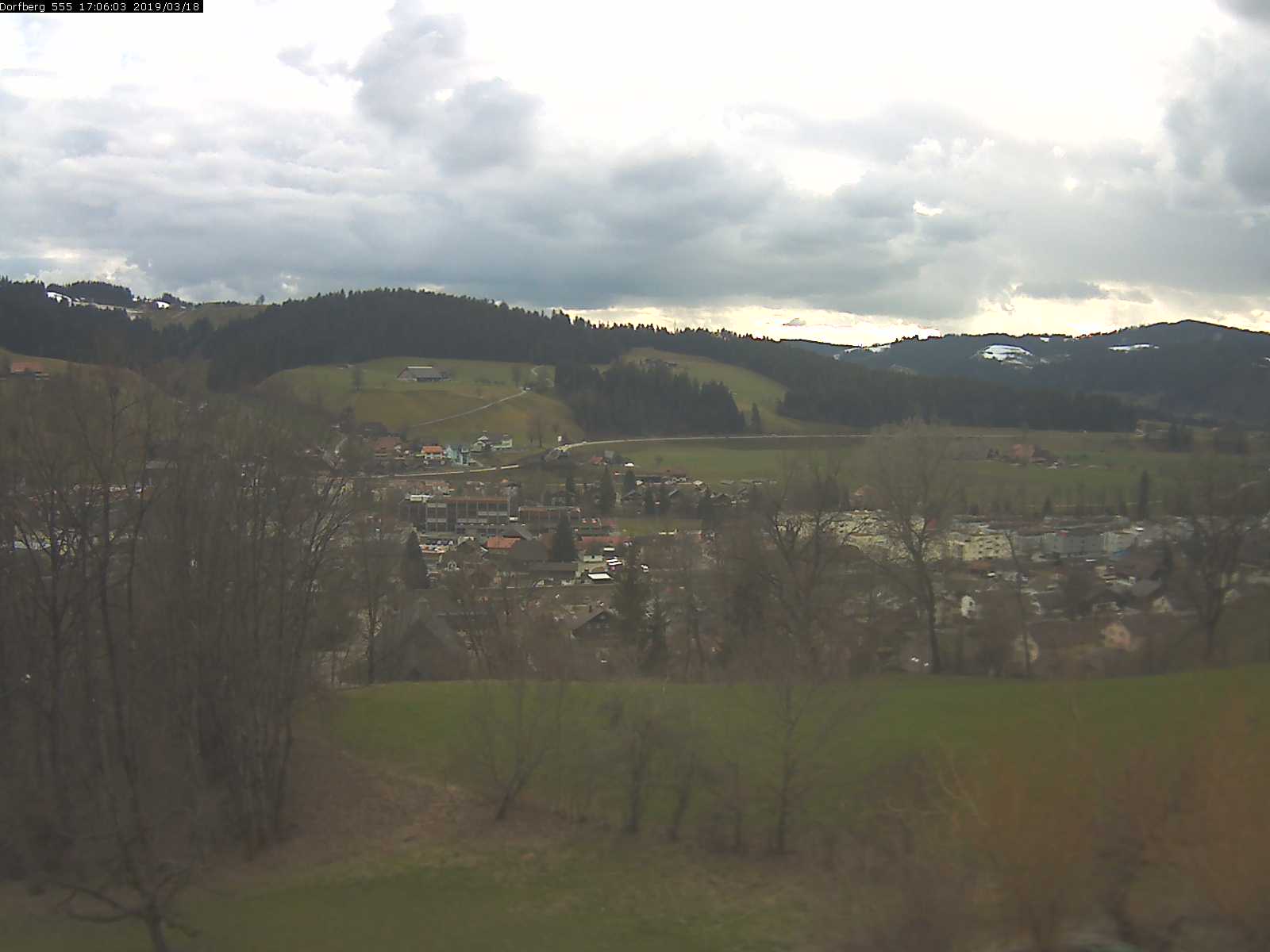 Webcam-Bild: Aussicht vom Dorfberg in Langnau 20190318-170601