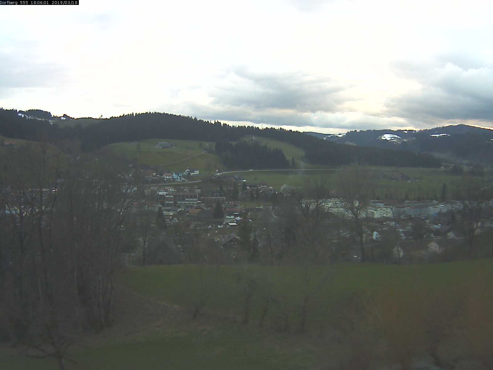 Webcam-Bild: Aussicht vom Dorfberg in Langnau 20190318-180601