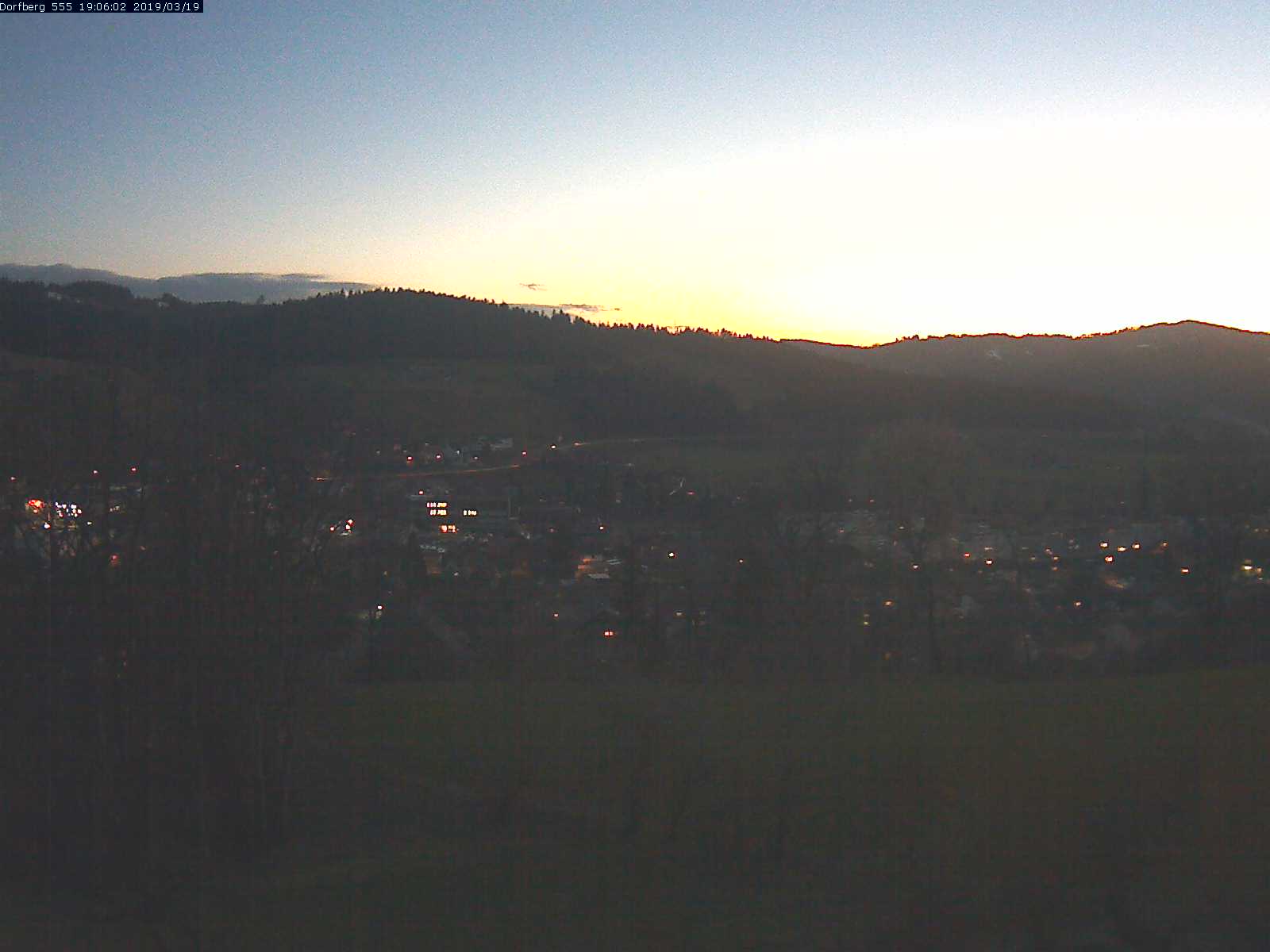 Webcam-Bild: Aussicht vom Dorfberg in Langnau 20190319-190601