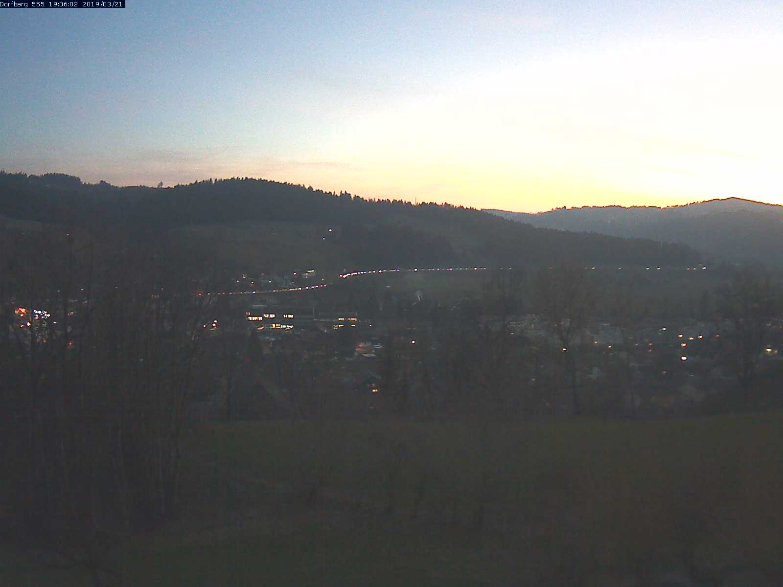 Webcam-Bild: Aussicht vom Dorfberg in Langnau 20190321-190602