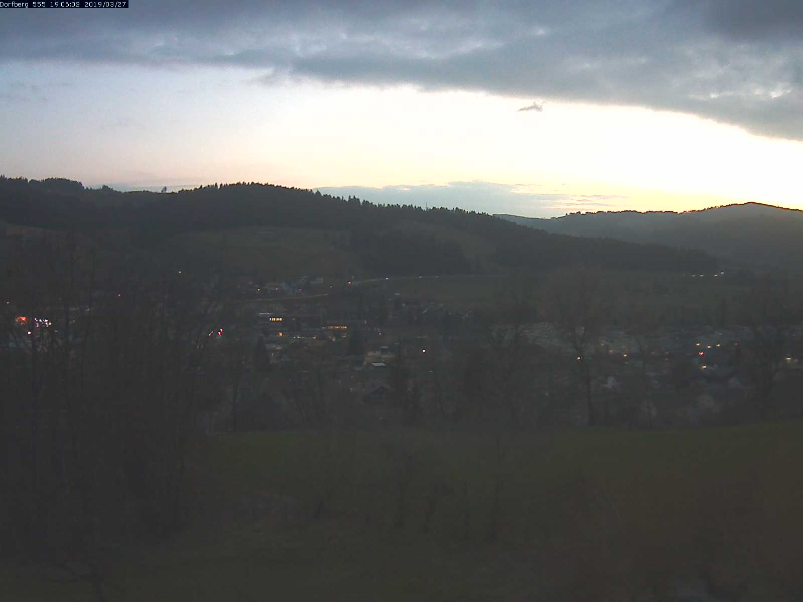 Webcam-Bild: Aussicht vom Dorfberg in Langnau 20190327-190601