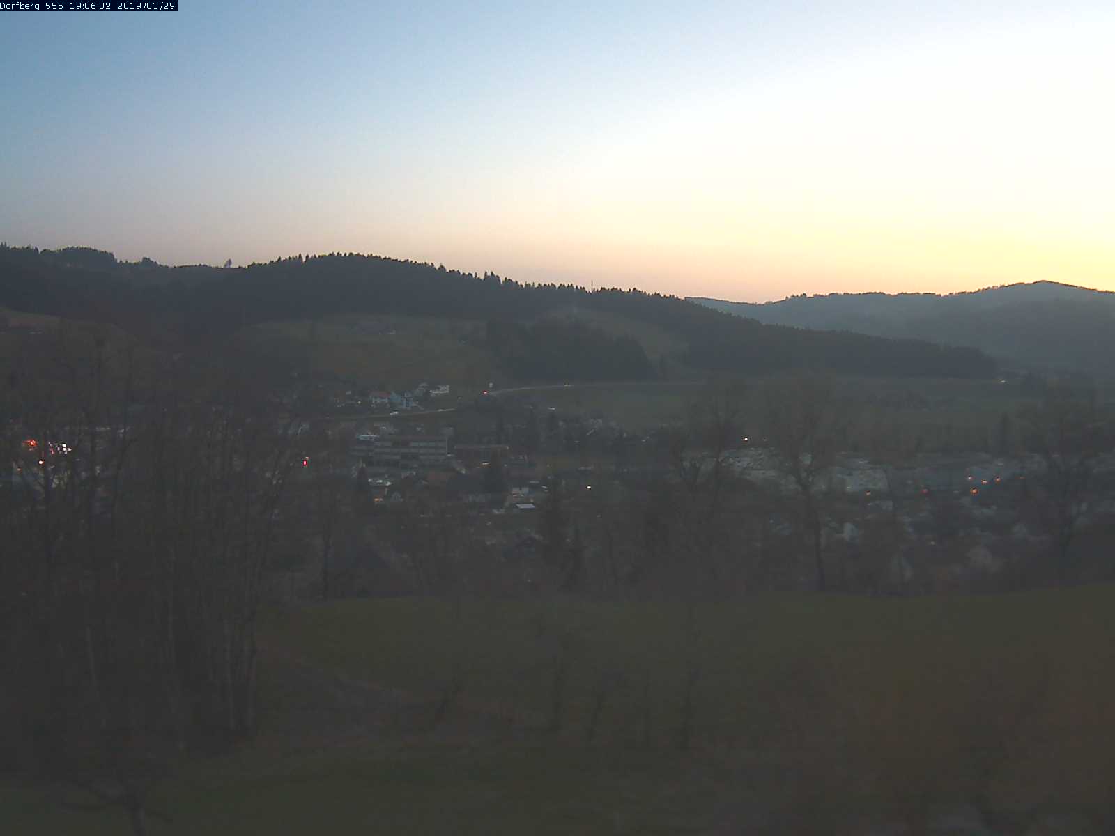 Webcam-Bild: Aussicht vom Dorfberg in Langnau 20190329-190601