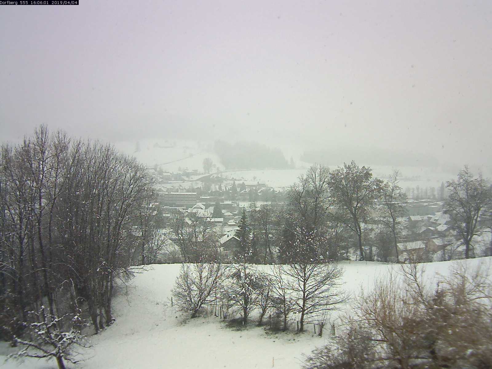 Webcam-Bild: Aussicht vom Dorfberg in Langnau 20190404-160601