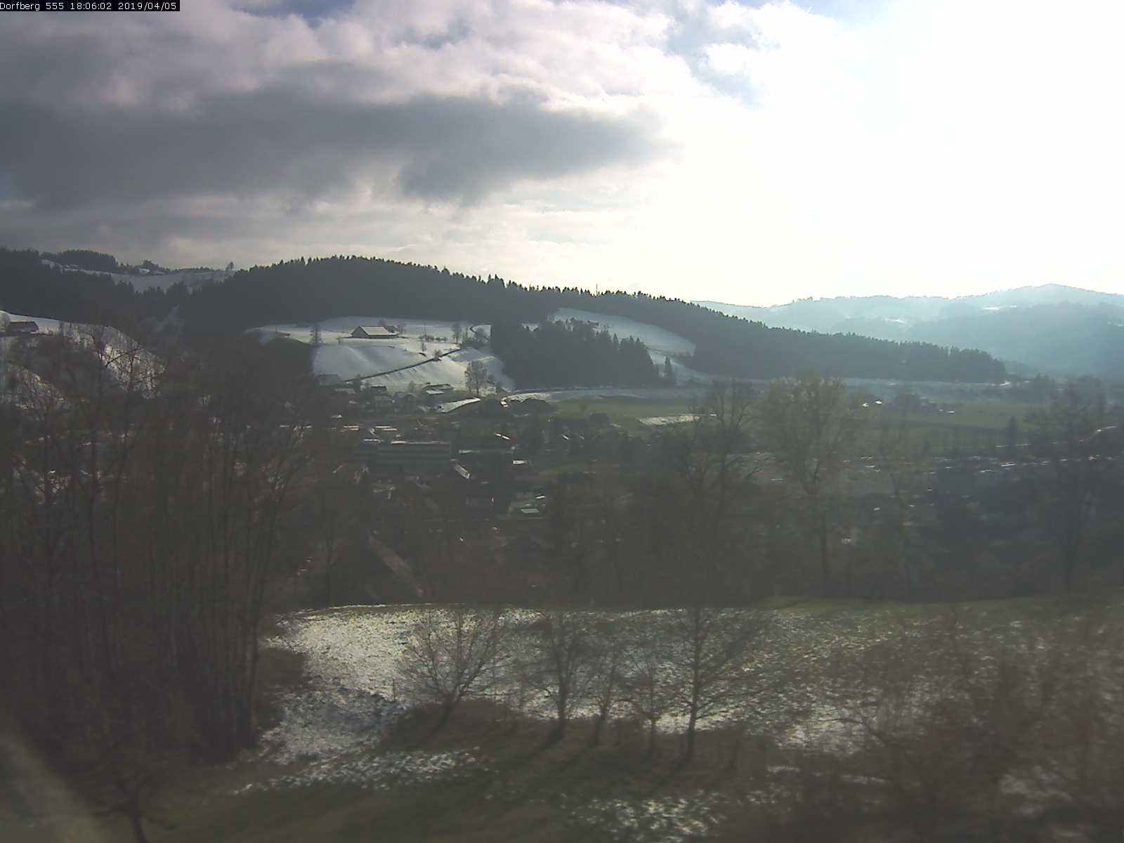 Webcam-Bild: Aussicht vom Dorfberg in Langnau 20190405-180601