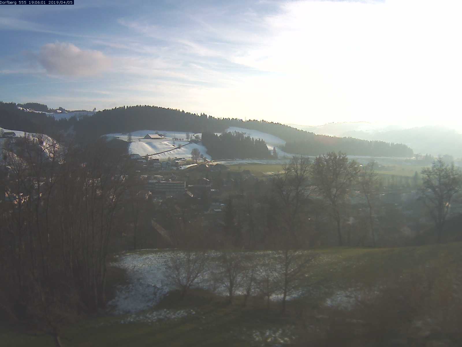 Webcam-Bild: Aussicht vom Dorfberg in Langnau 20190405-190601