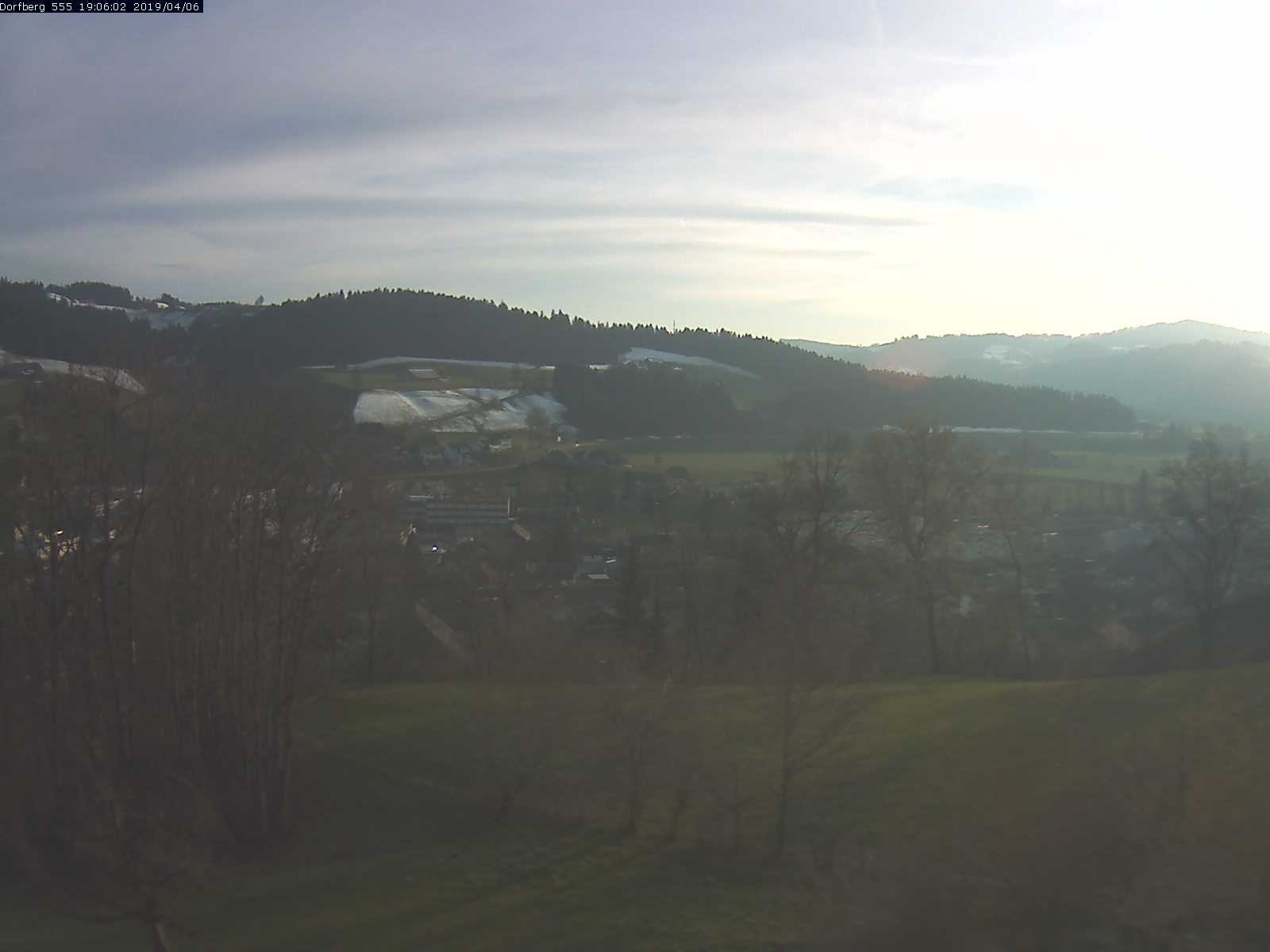 Webcam-Bild: Aussicht vom Dorfberg in Langnau 20190406-190601