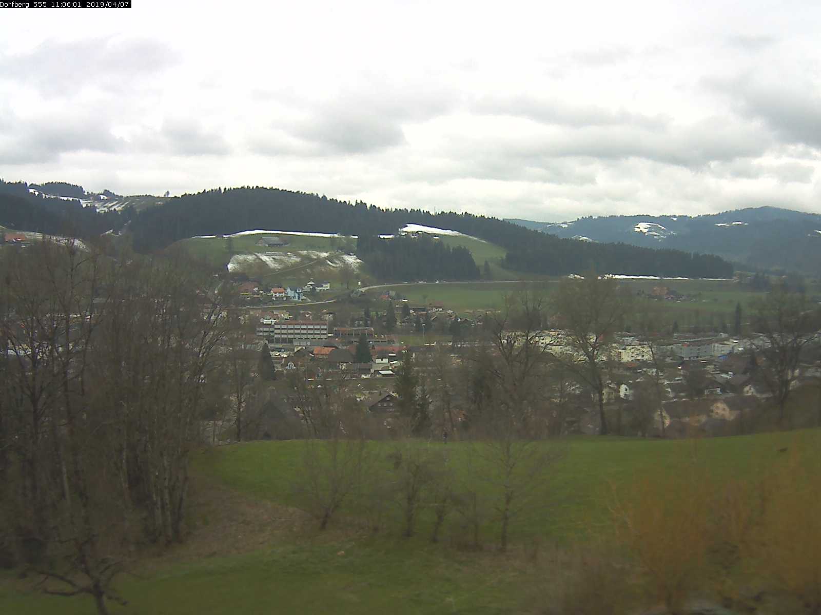 Webcam-Bild: Aussicht vom Dorfberg in Langnau 20190407-110601